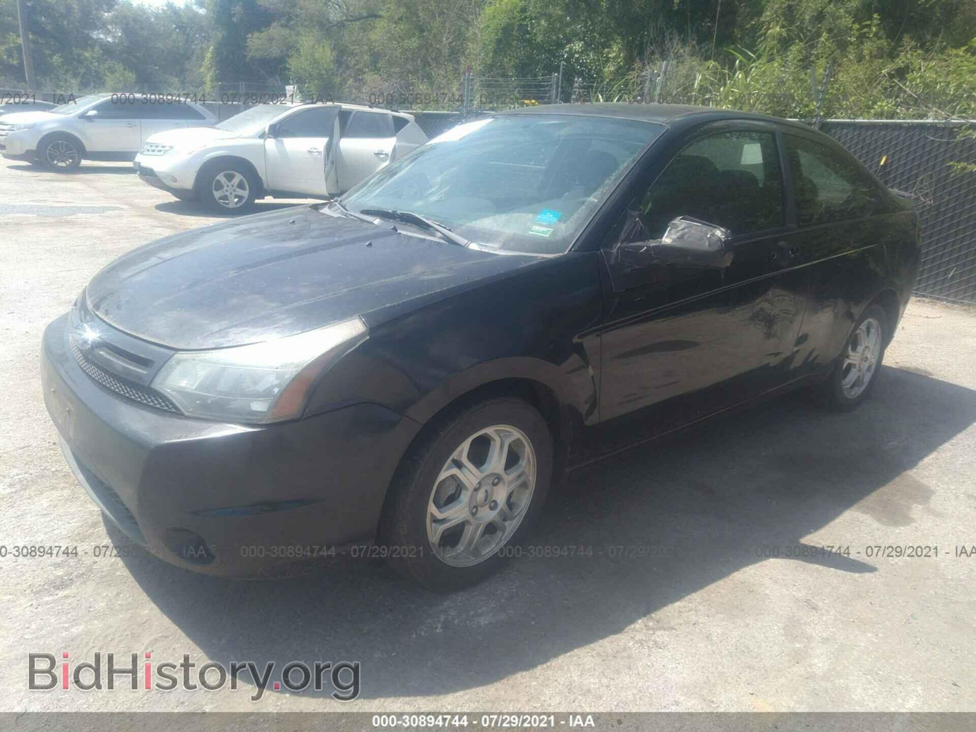 2009 FORD FOCUS - VIN: 1FAHP32N49W175232 - Фото 2