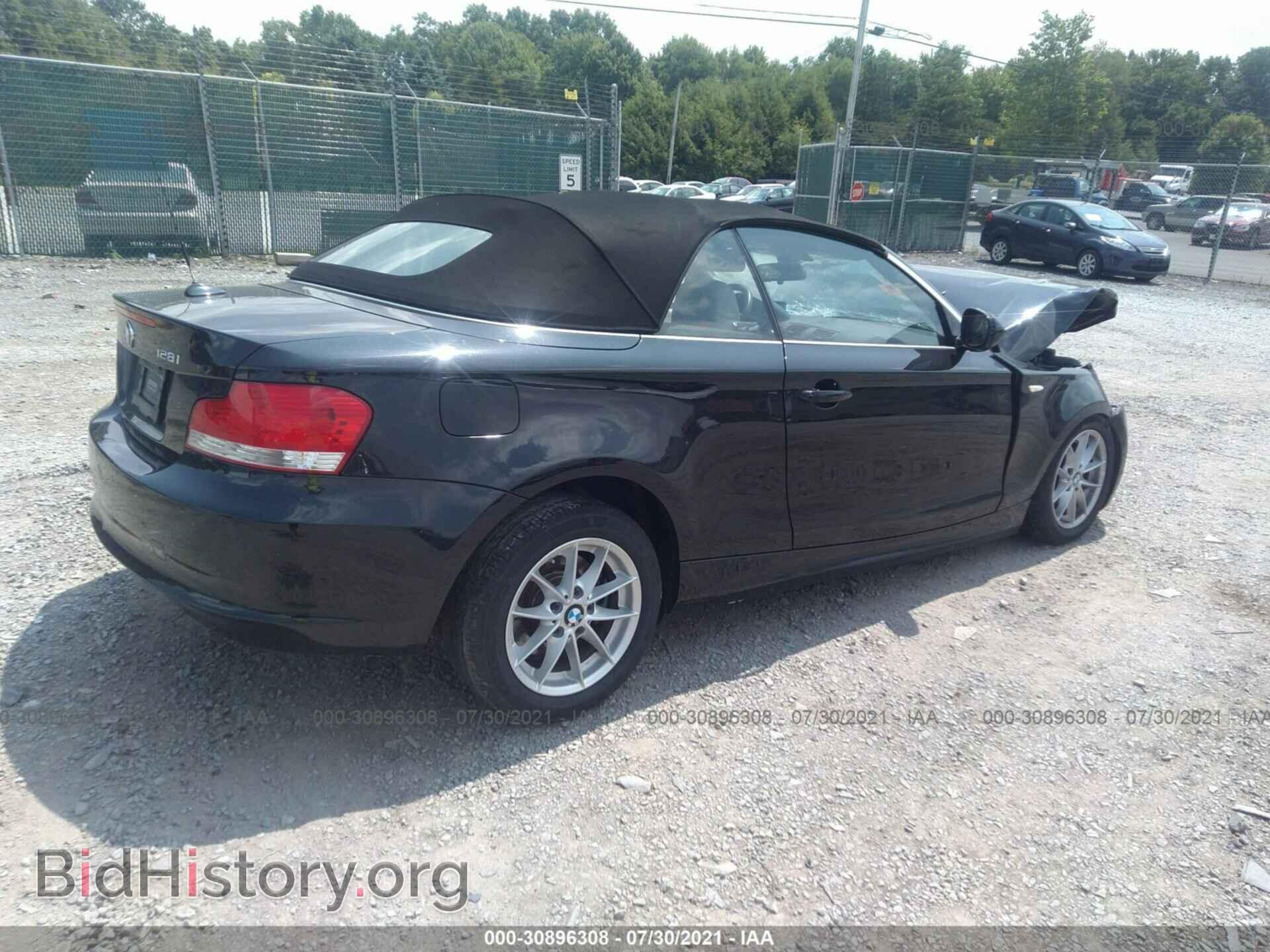 2011 BMW 1 SERIES - VIN: WBAUL7C59BVM80342 - Фото 4