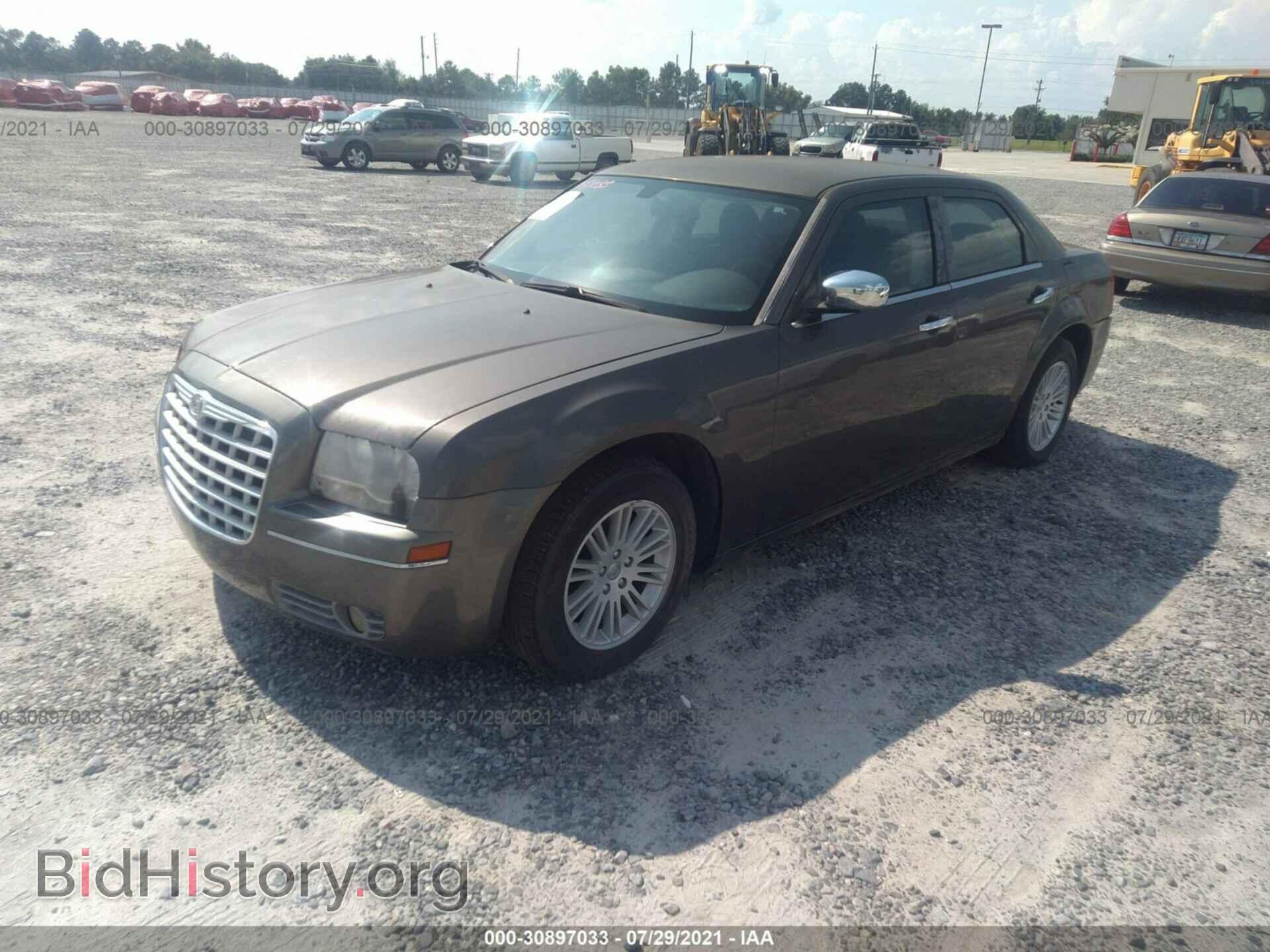 2010 CHRYSLER 300 - VIN: 2C3CA4CD8AH164047 - Фото 2