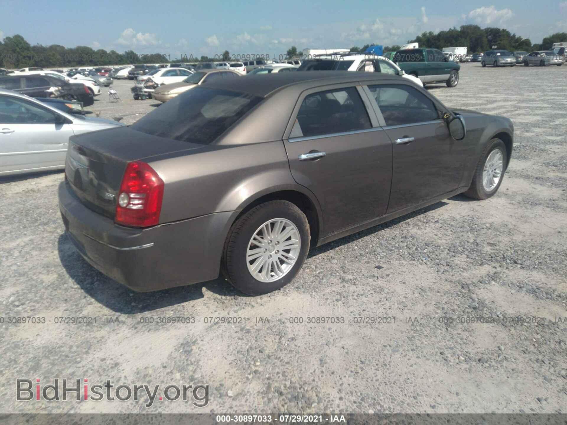 2010 CHRYSLER 300 - VIN: 2C3CA4CD8AH164047 - Фото 4
