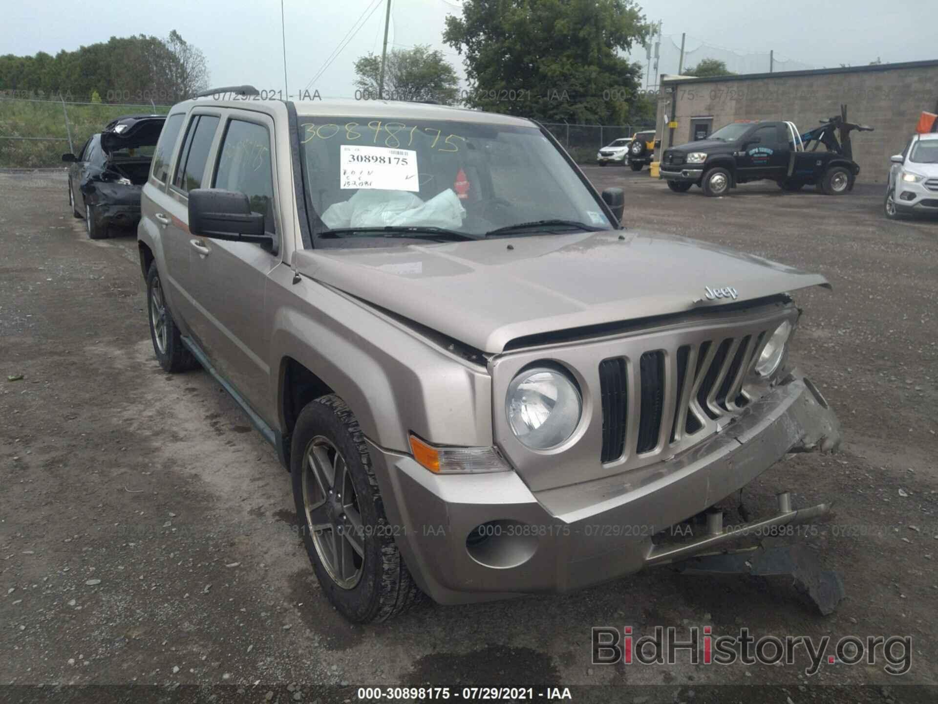 Photo 1J4NF2GB4AD513022 - JEEP PATRIOT 2010