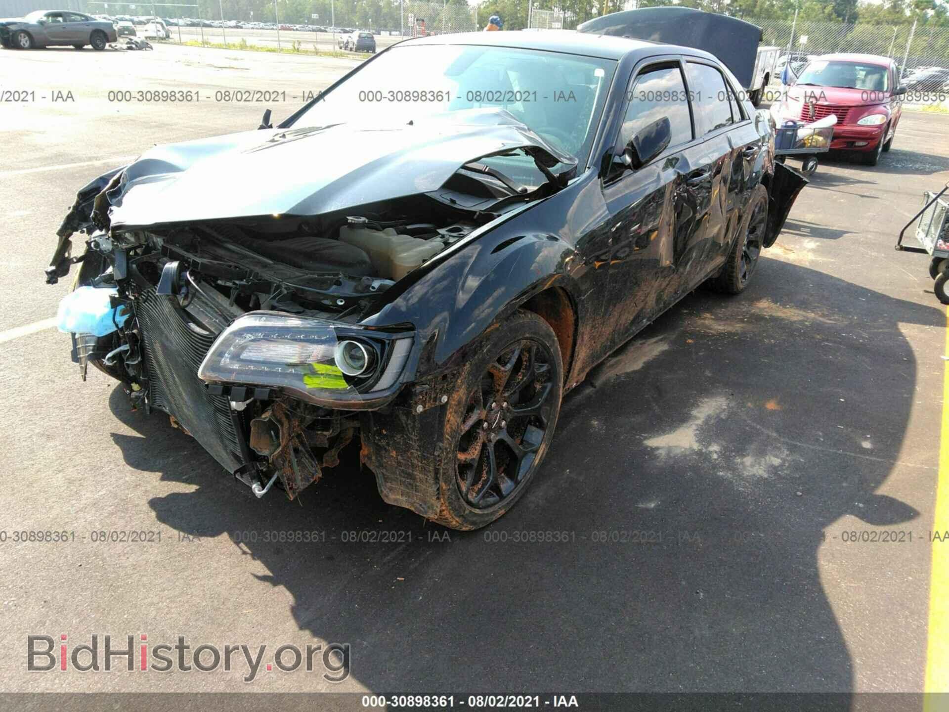 2019 CHRYSLER 300 - VIN: 2C3CCAAGXKH636935 - Фото 2