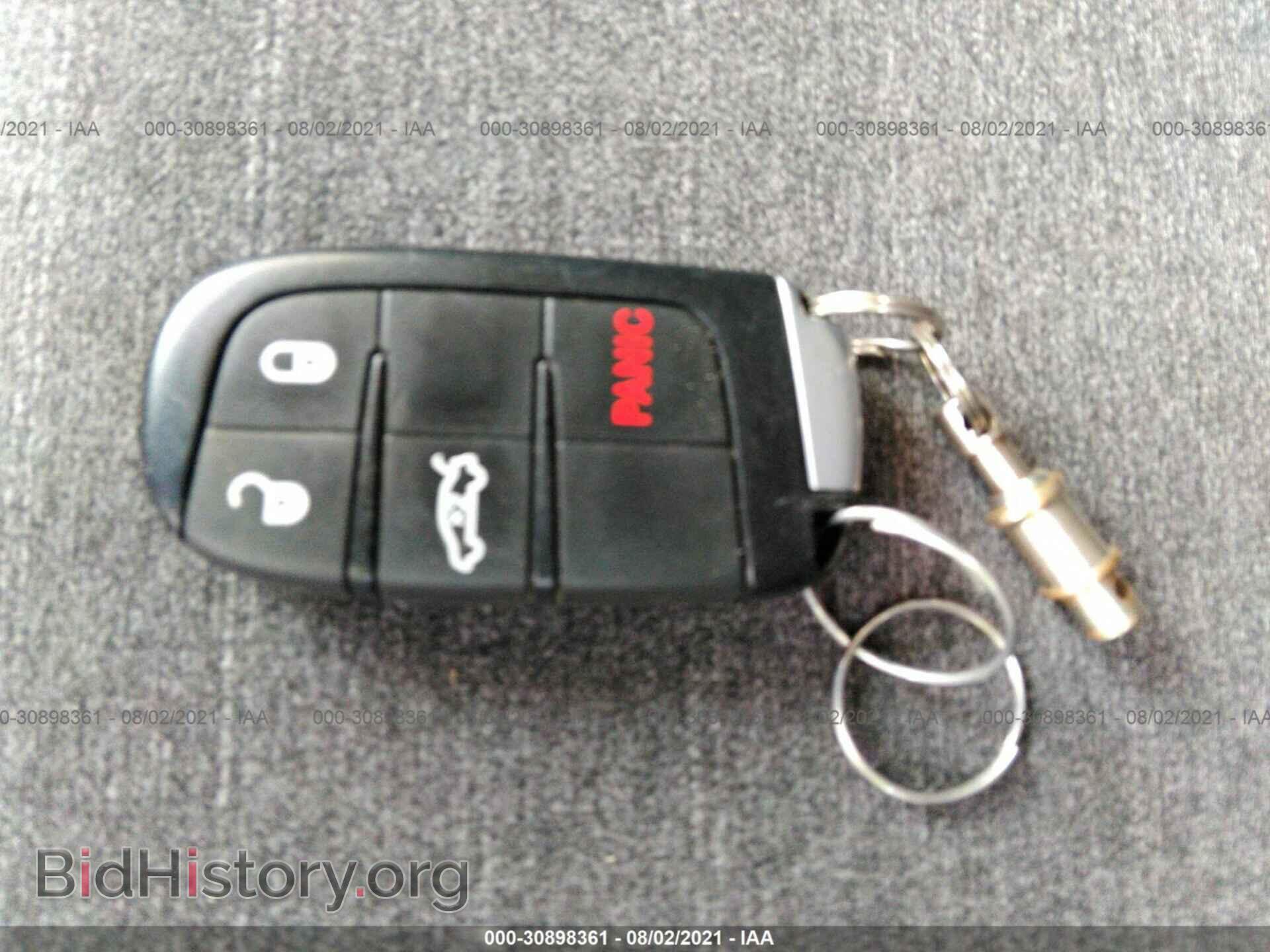 2019 CHRYSLER 300 - VIN: 2C3CCAAGXKH636935 - Фото 11