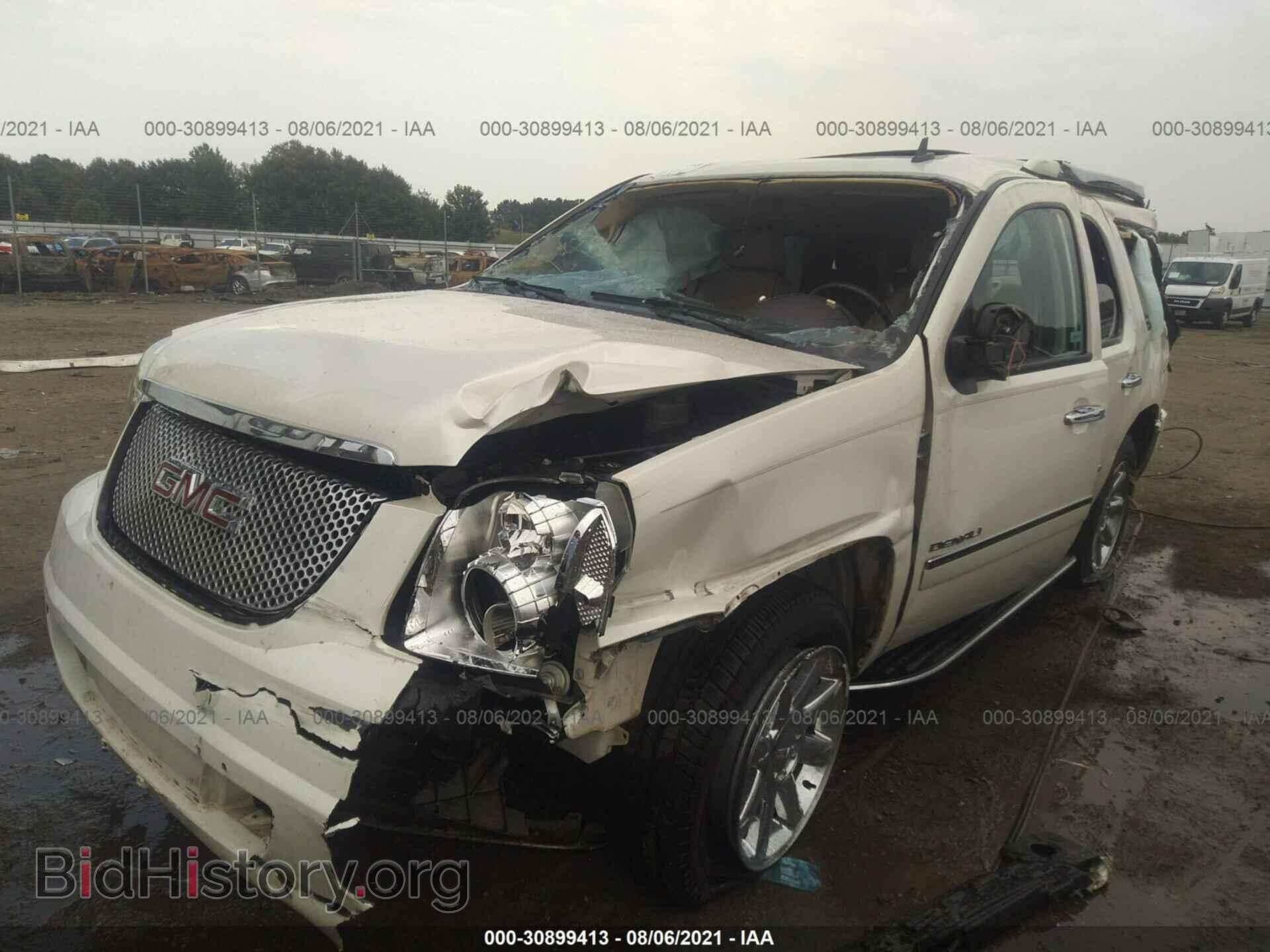 2011 GMC YUKON - VIN: 1GKS1EEF9BR392141 - Photo 2