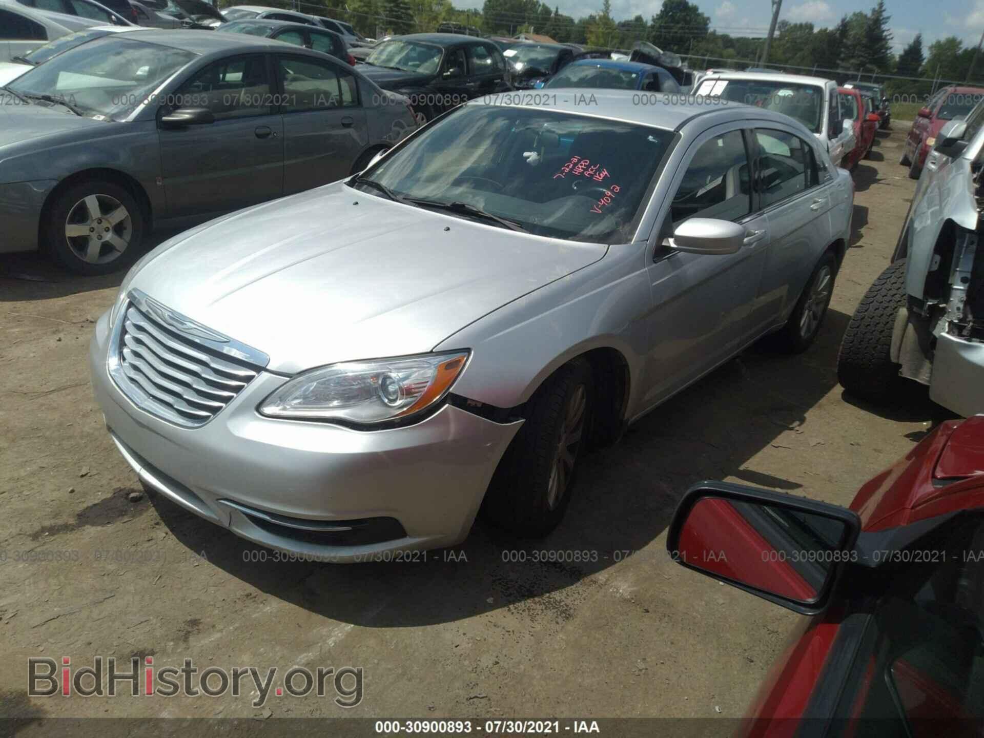 2011 CHRYSLER 200 - VIN: 1C3BC1FB3BN624092 - Фото 2