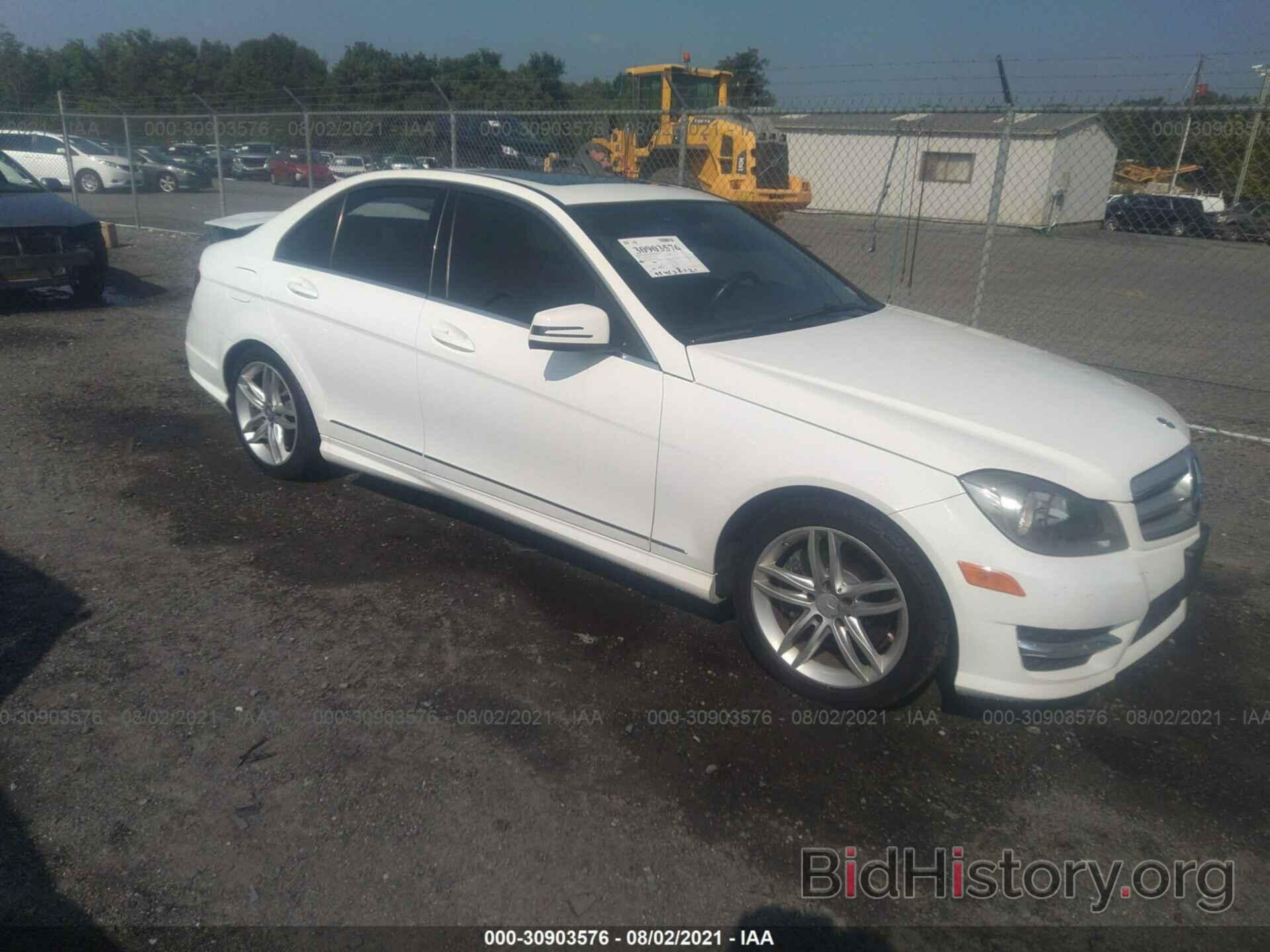 Photo WDDGF8AB7DG125074 - MERCEDES-BENZ C-CLASS 2013