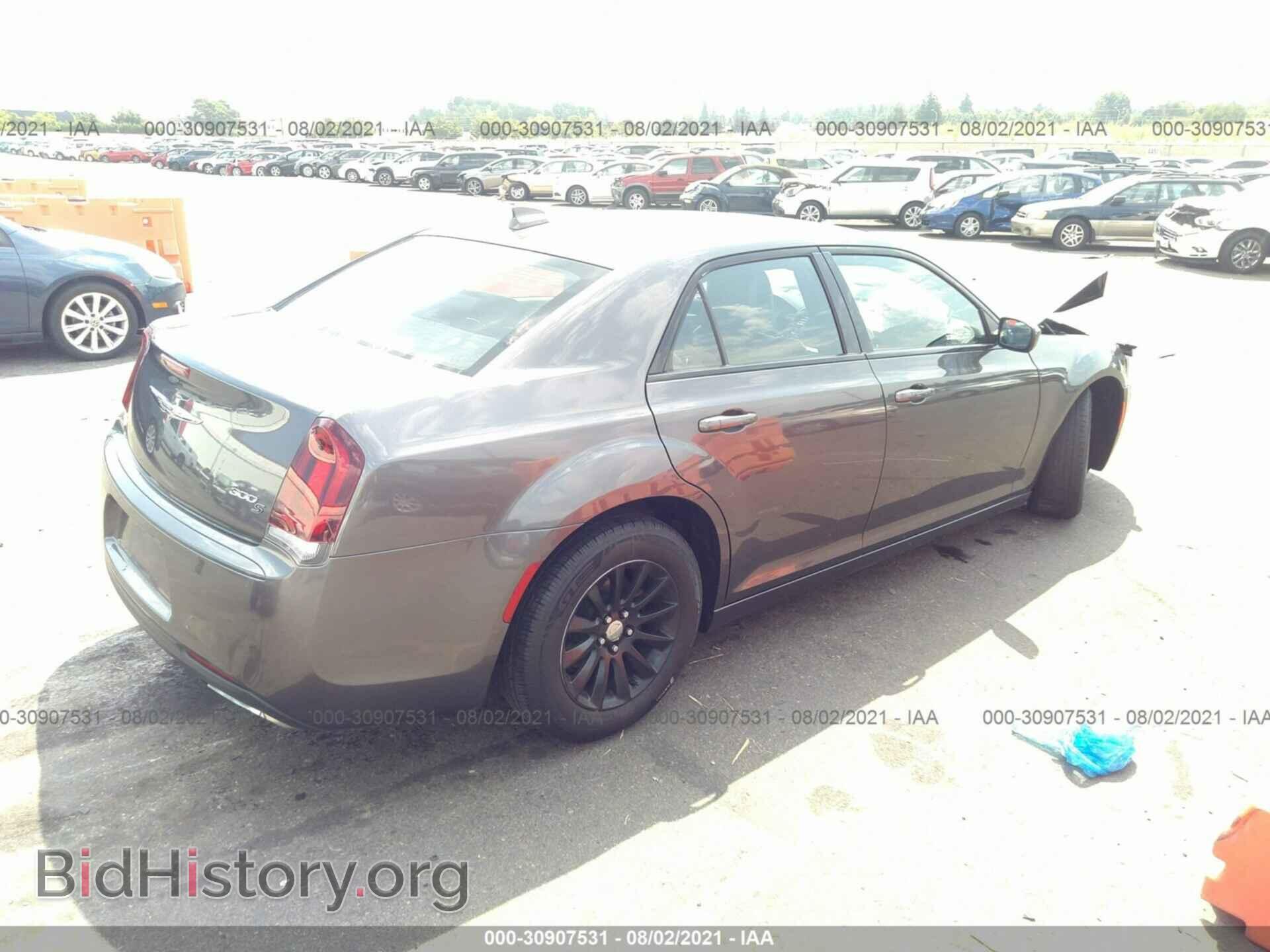 2019 CHRYSLER 300 - VIN: 2C3CCABG9KH697773 - Фото 4