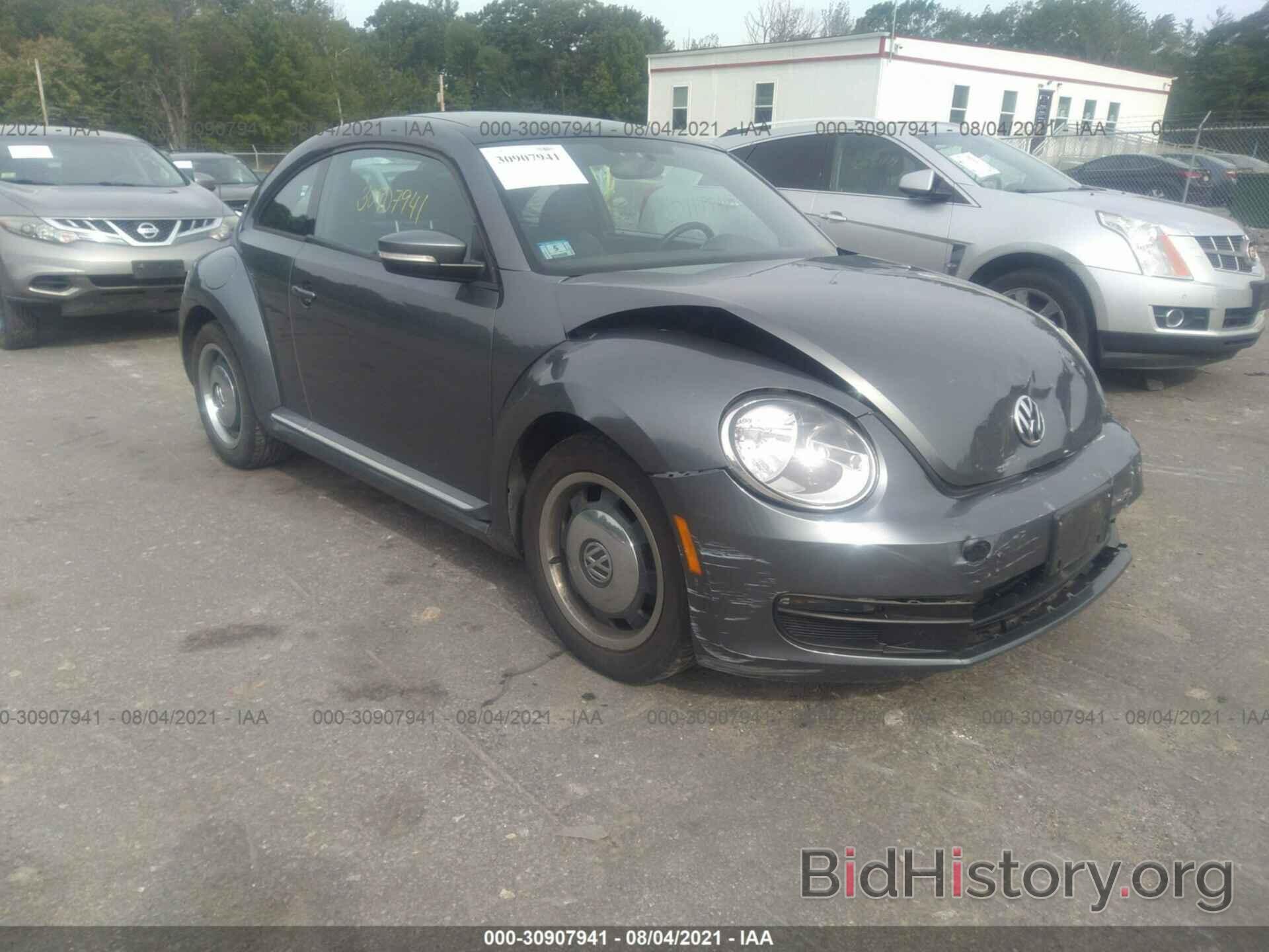 Photo 3VWJP7AT3CM640672 - VOLKSWAGEN BEETLE 2012