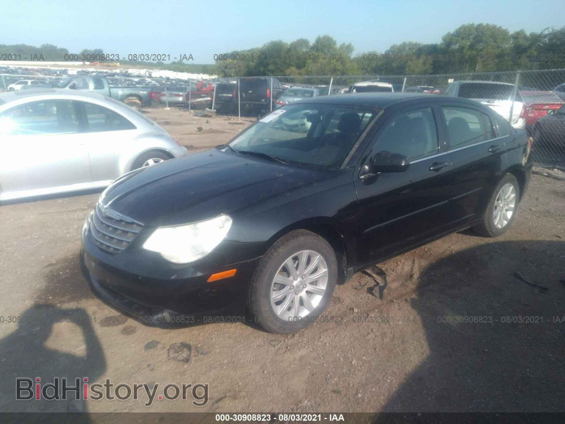 2010 CHRYSLER SEBRING - VIN: 1C3CC5FB4AN162300 - Фото 2