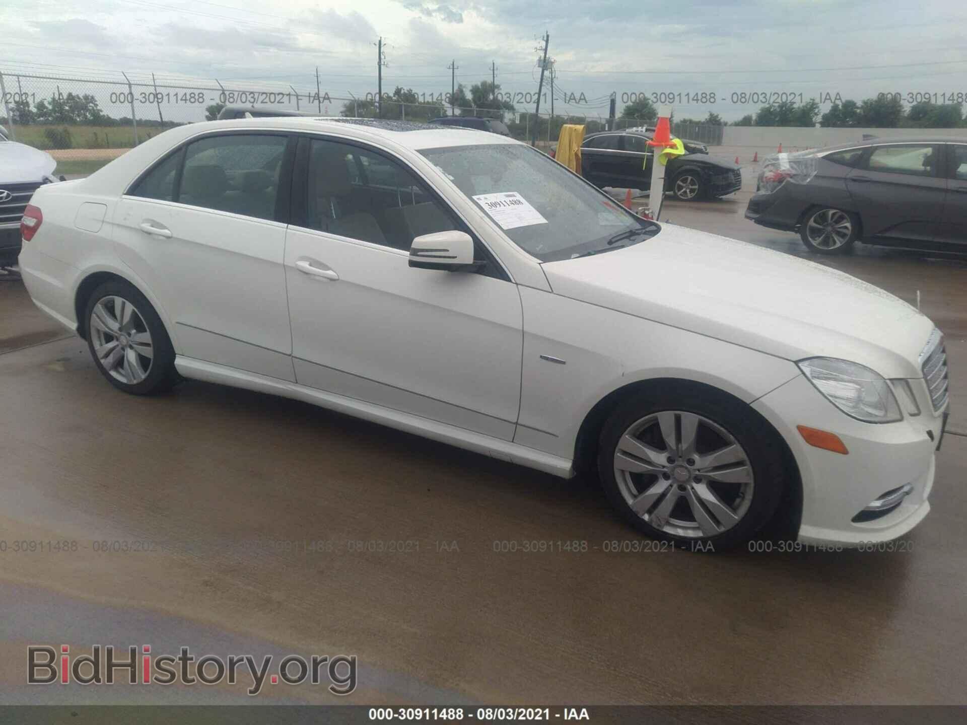 Photo WDDHF2EB7CA609730 - MERCEDES-BENZ E-CLASS 2012