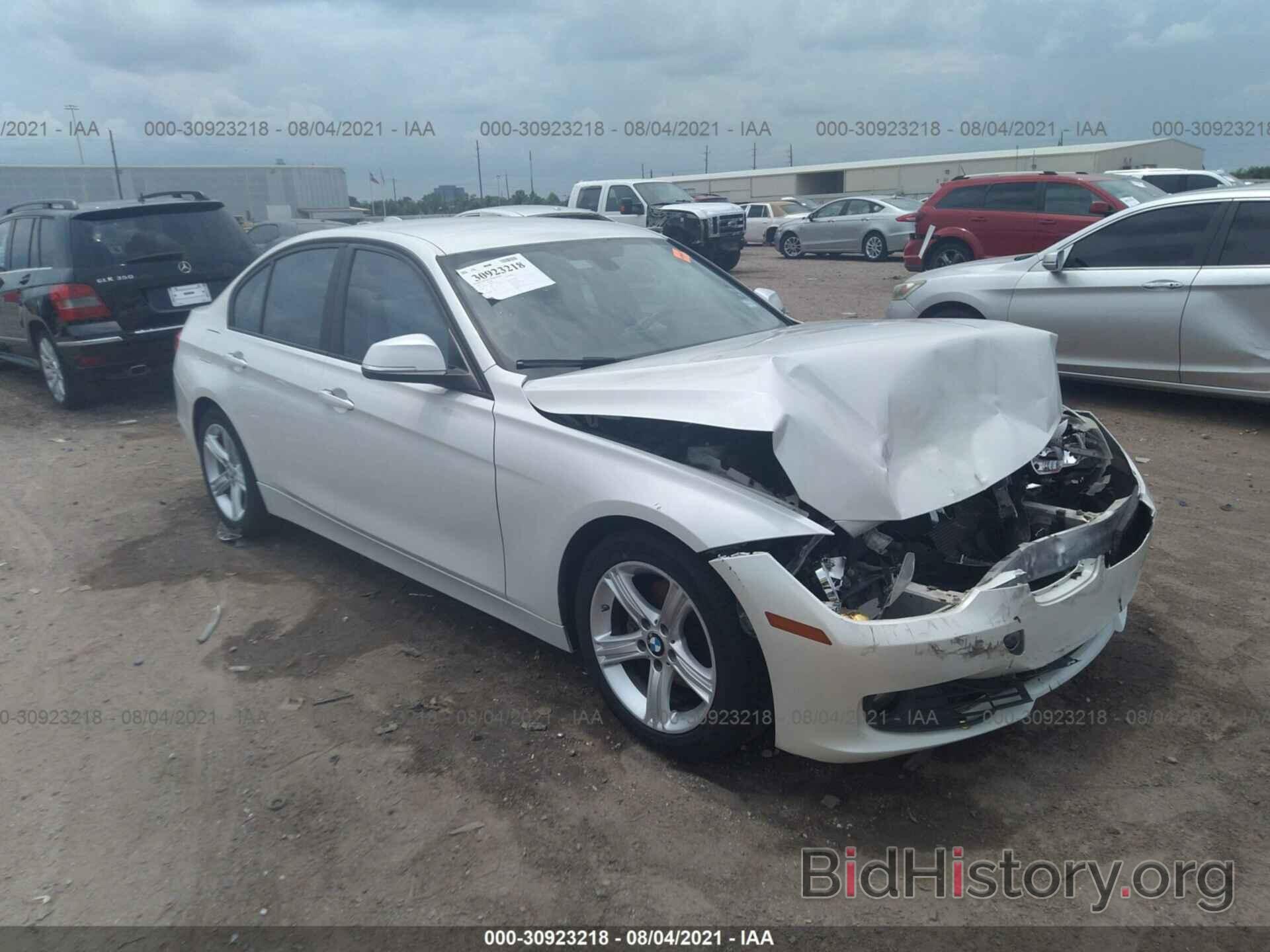 Photo WBA3A5C59DF353500 - BMW 3 SERIES 2013