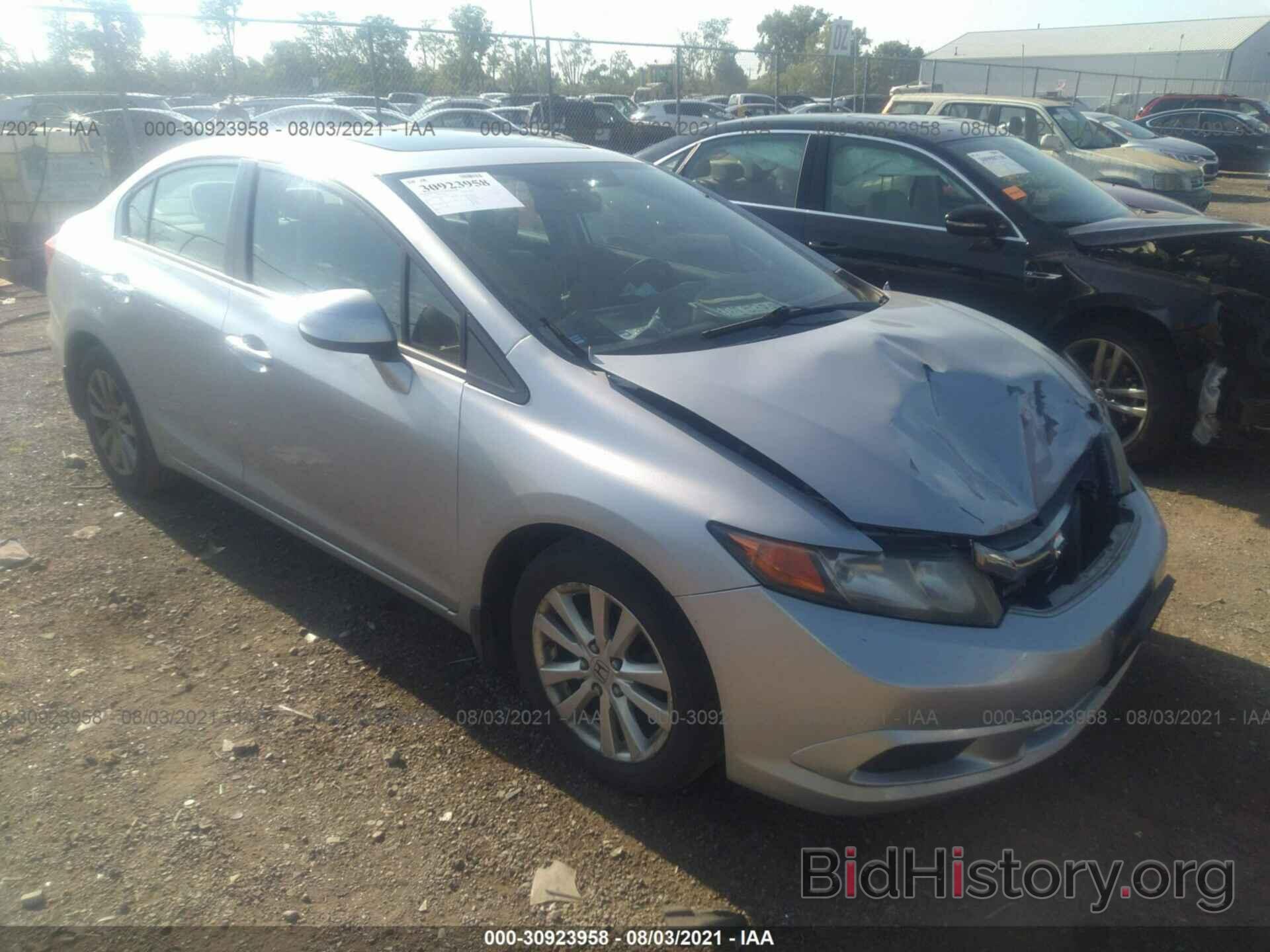 Photo 19XFB2F83CE011292 - HONDA CIVIC SDN 2012