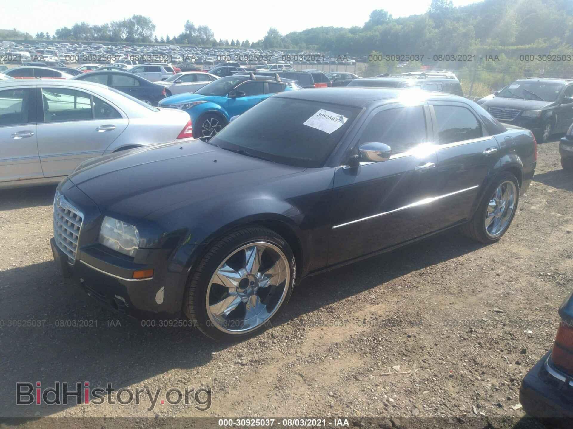 2010 CHRYSLER 300 - VIN: 2C3CA5CV3AH105244 - Фото 2