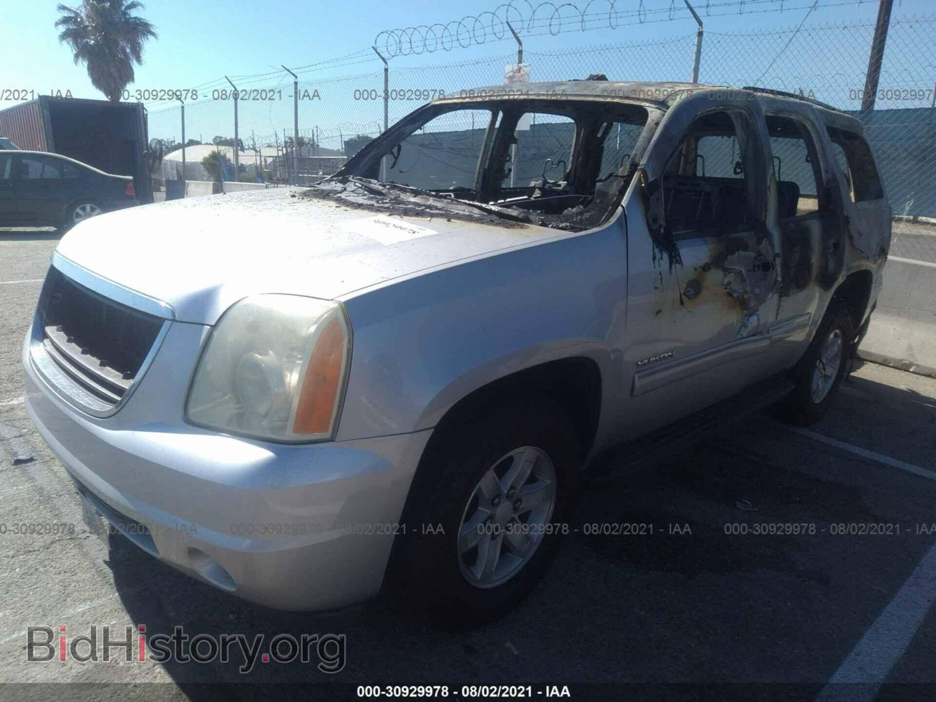 2011 GMC YUKON - VIN: 1GKS1AE05BR390813 - Photo 2