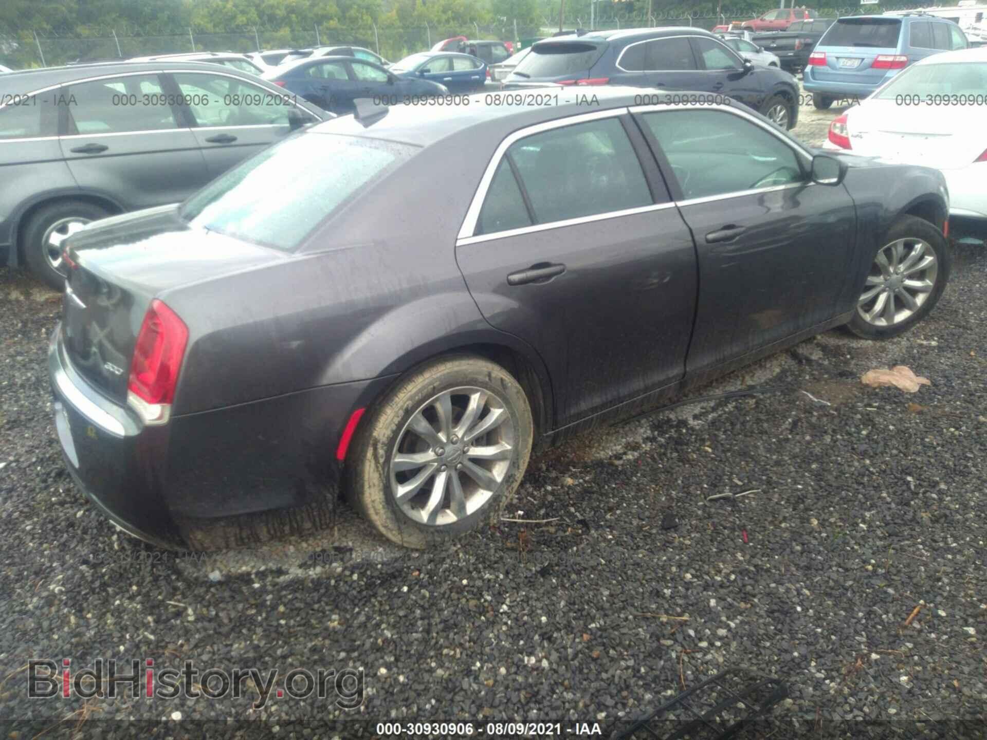 2017 CHRYSLER 300 - VIN: 2C3CCARG8HH612839 - Фото 4