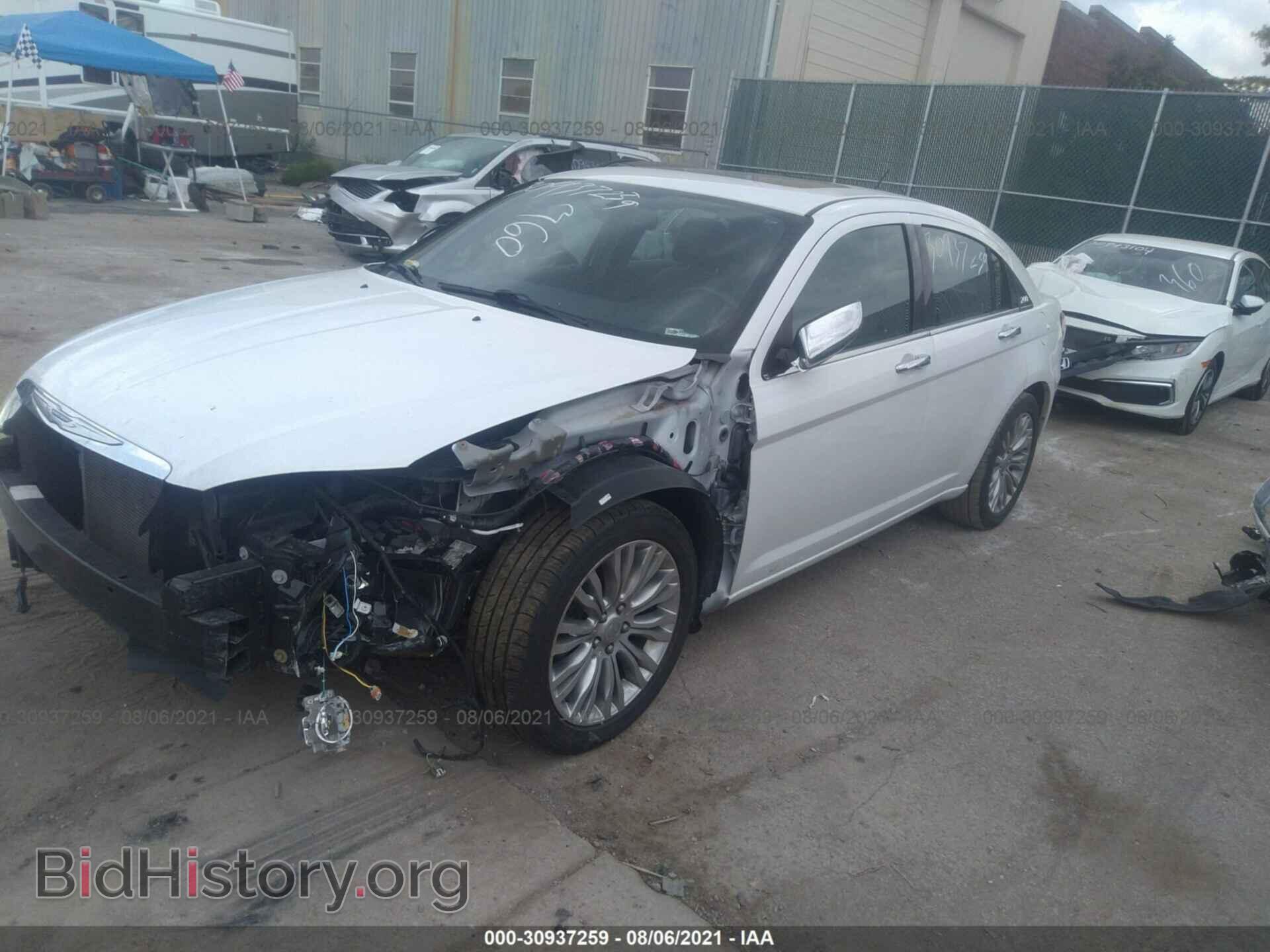 2012 CHRYSLER 200 - VIN: 1C3CCBCG3CN327061 - Фото 2