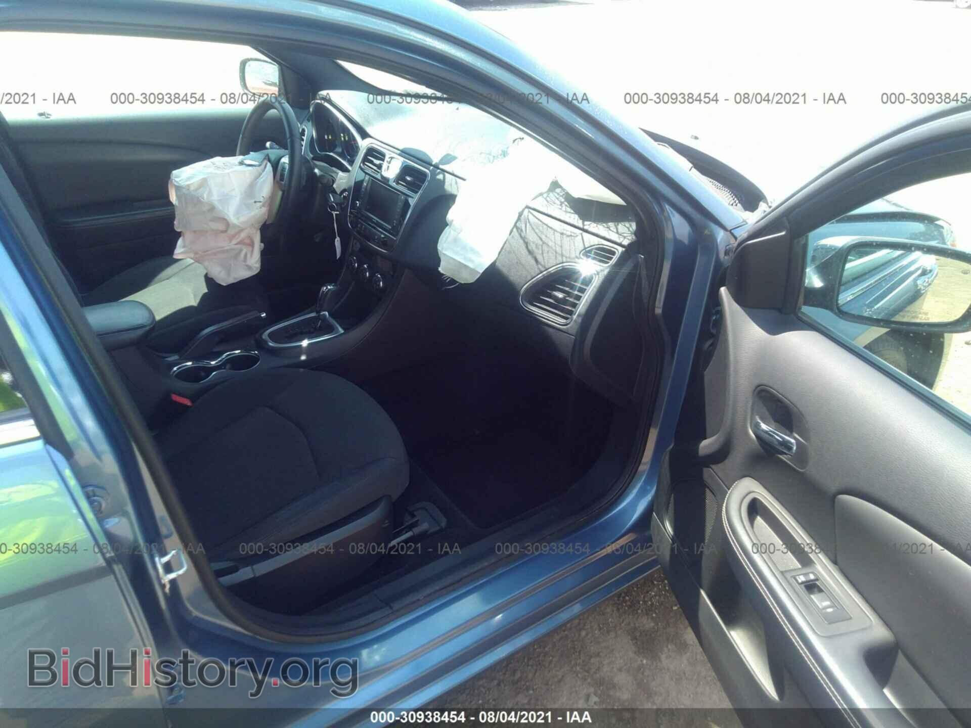 2011 CHRYSLER 200 - VIN: 1C3BC2FBXBN565631 - Photo 5