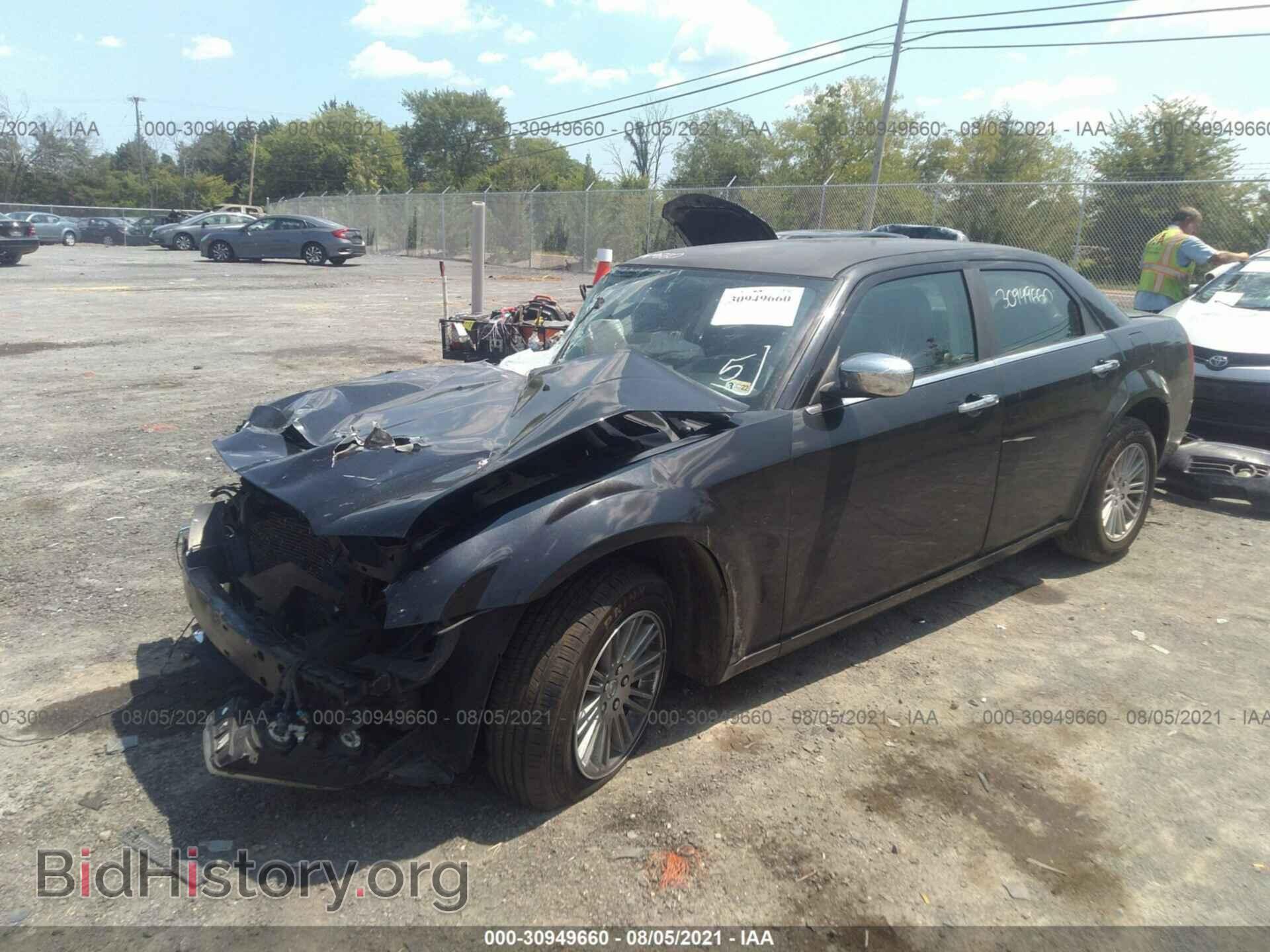 2010 CHRYSLER 300 - VIN: 2C3CA5CV7AH122824 - Фото 2