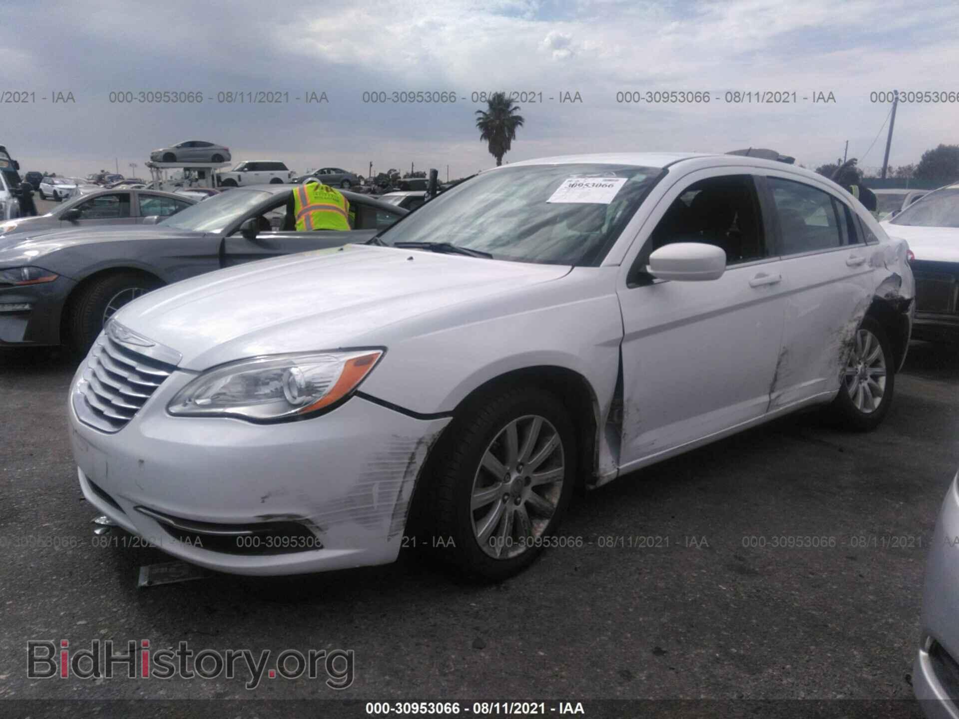 2013 CHRYSLER 200 - VIN: 1C3CCBBG6DN528049 - Photo 2