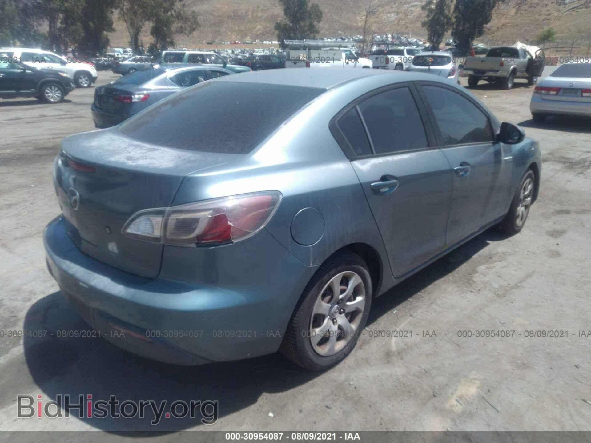 2011 MAZDA MAZDA3 - VIN: JM1BL1UG0B1375400 - Фото 4