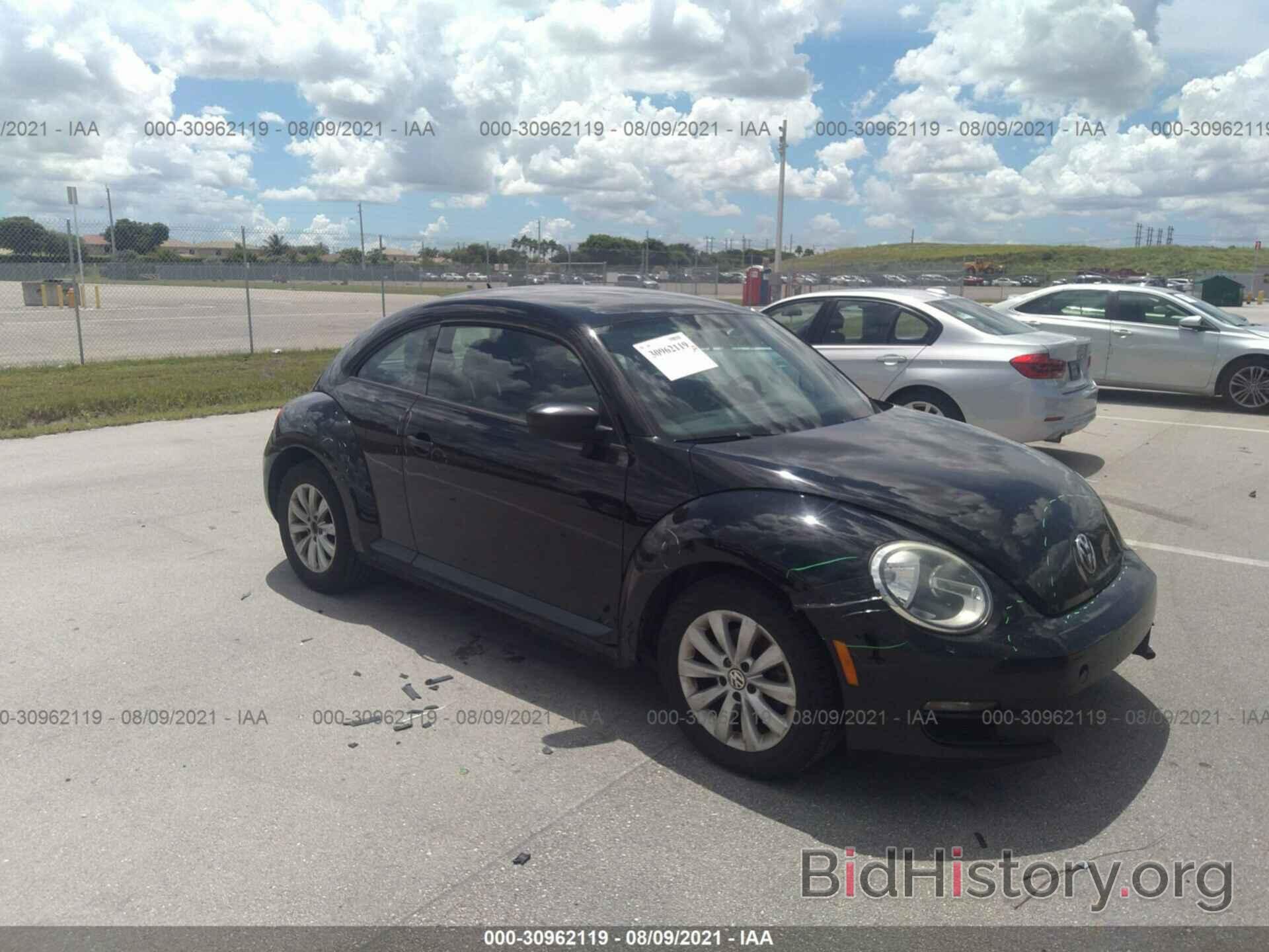 Photo 3VWFP7AT2DM660676 - VOLKSWAGEN BEETLE COUPE 2013