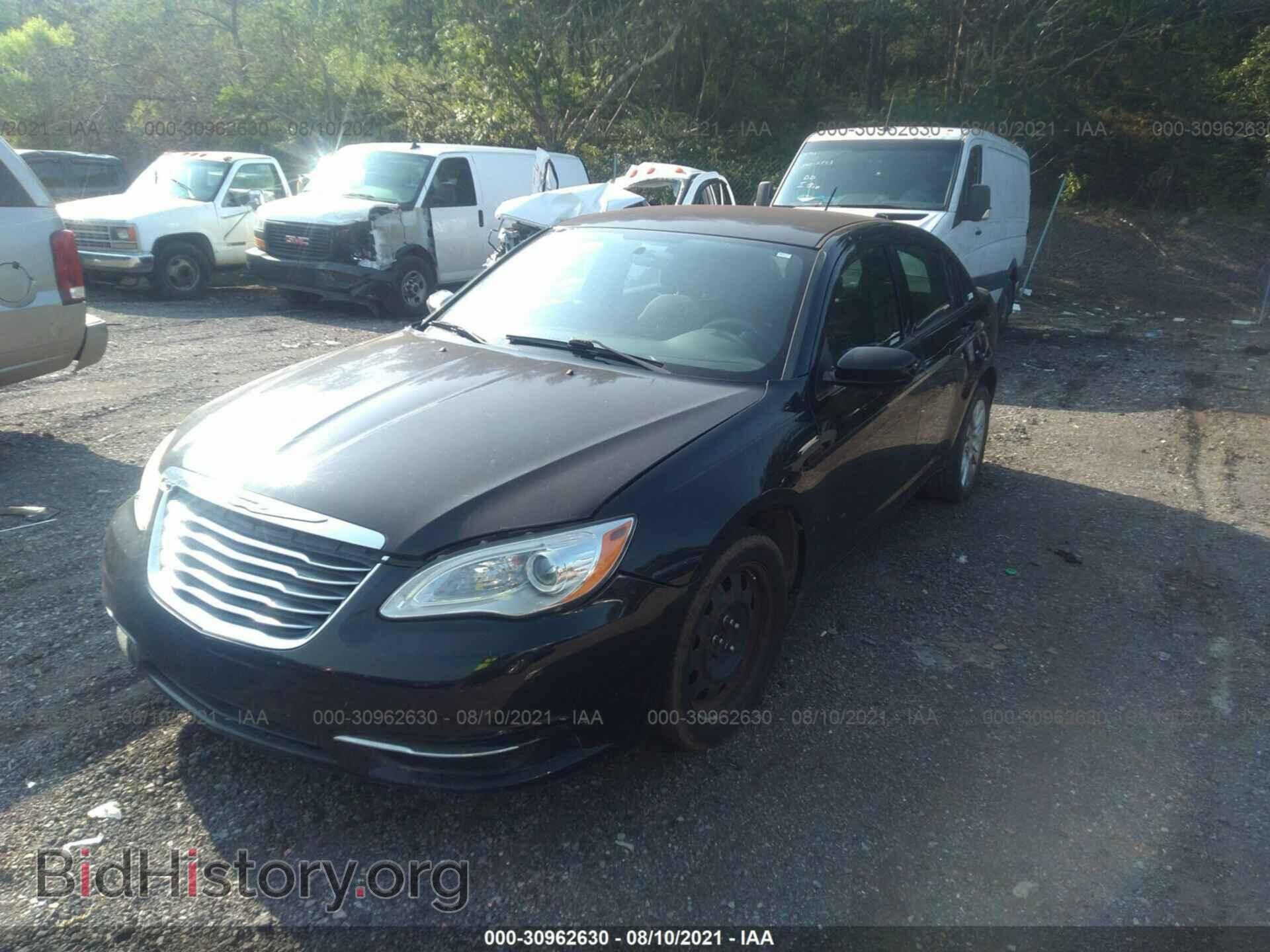 2013 CHRYSLER 200 - VIN: 1C3CCBAG5DN767464 - Фото 2