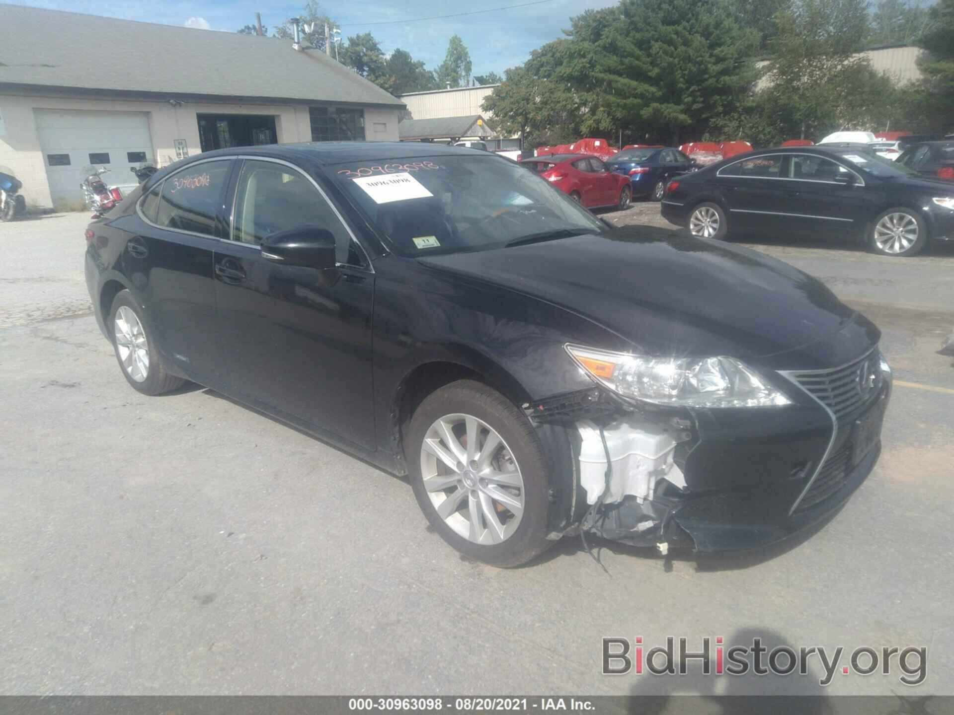 Photo JTHBW1GG6D2037675 - LEXUS ES 300H 2013