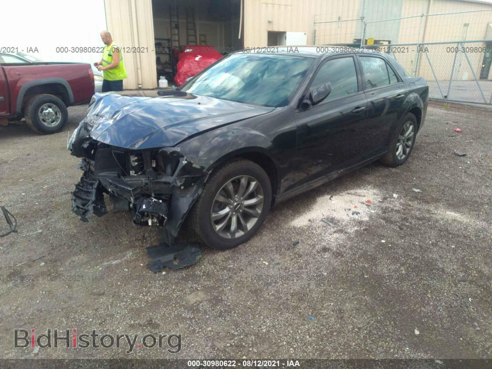 2014 CHRYSLER 300 - VIN: 2C3CCAGGXEH374135 - Фото 2
