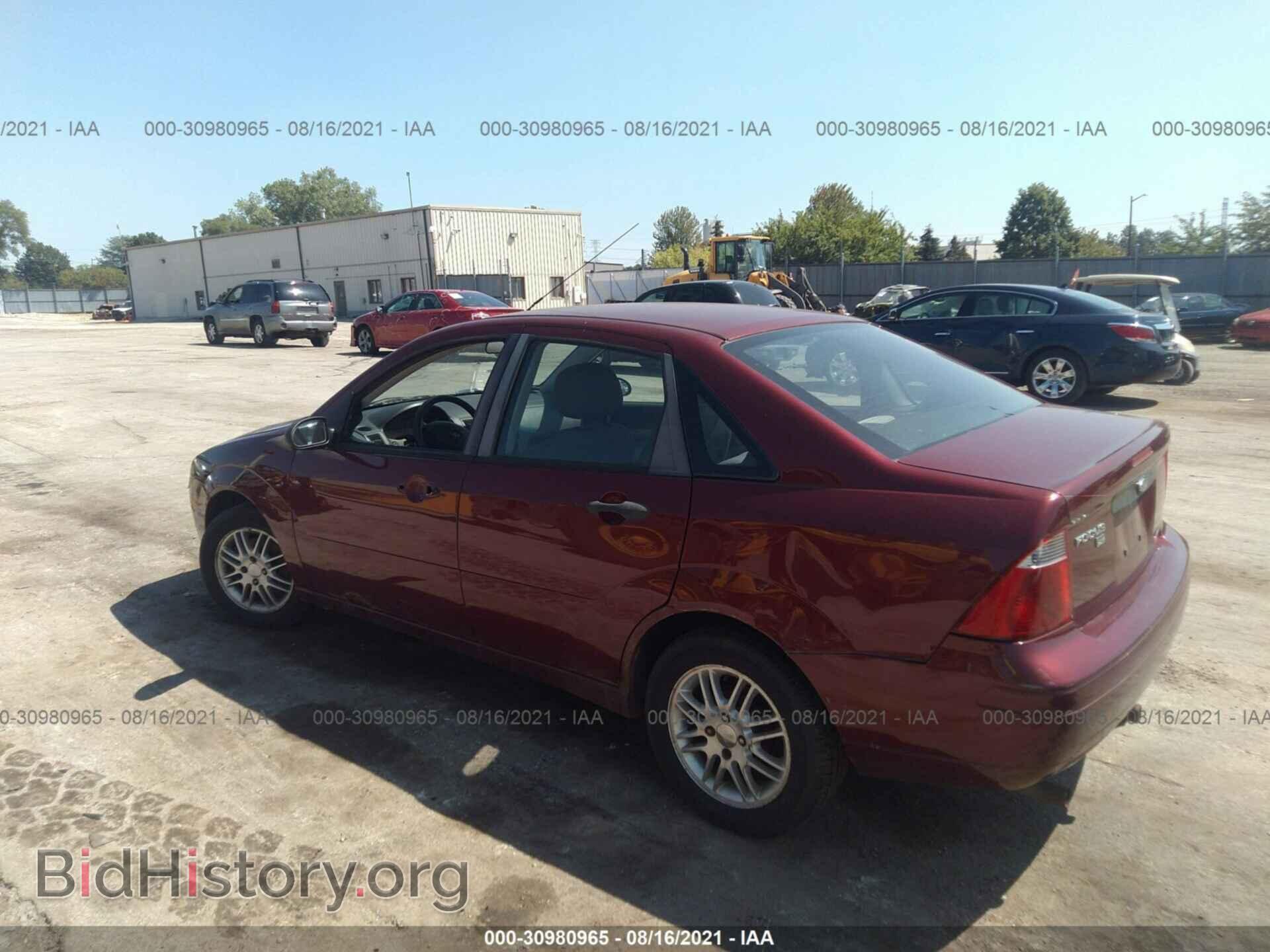 2007 FORD FOCUS - VIN: 1FAHP34N77W303652 - Фото 3
