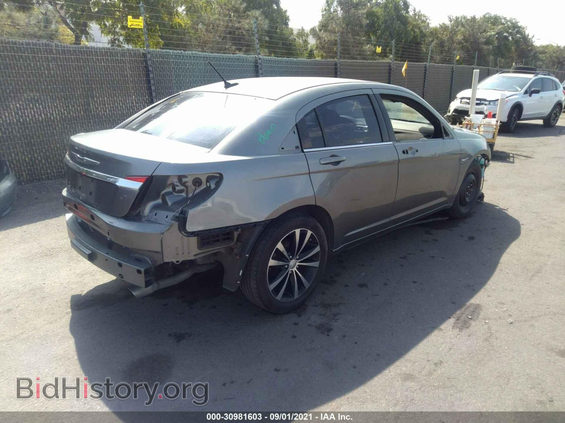 2012 CHRYSLER 200 - VIN: 1C3CCBHGXCN223420 - Фото 4