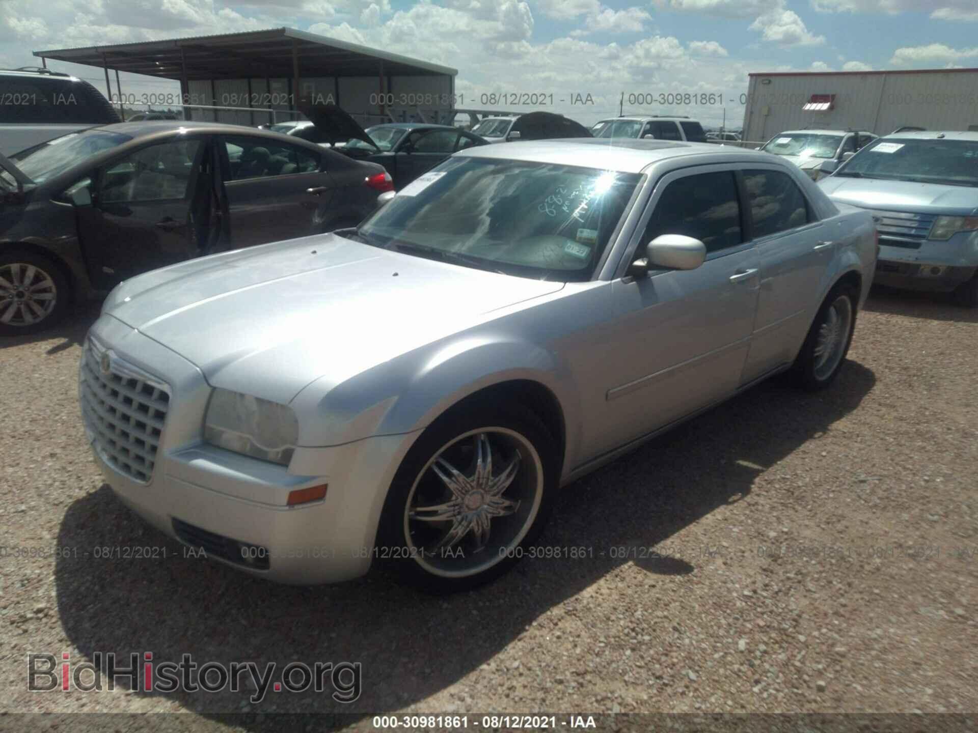 2006 CHRYSLER 300 - VIN: 2C3KA53GX6H114253 - Фото 2
