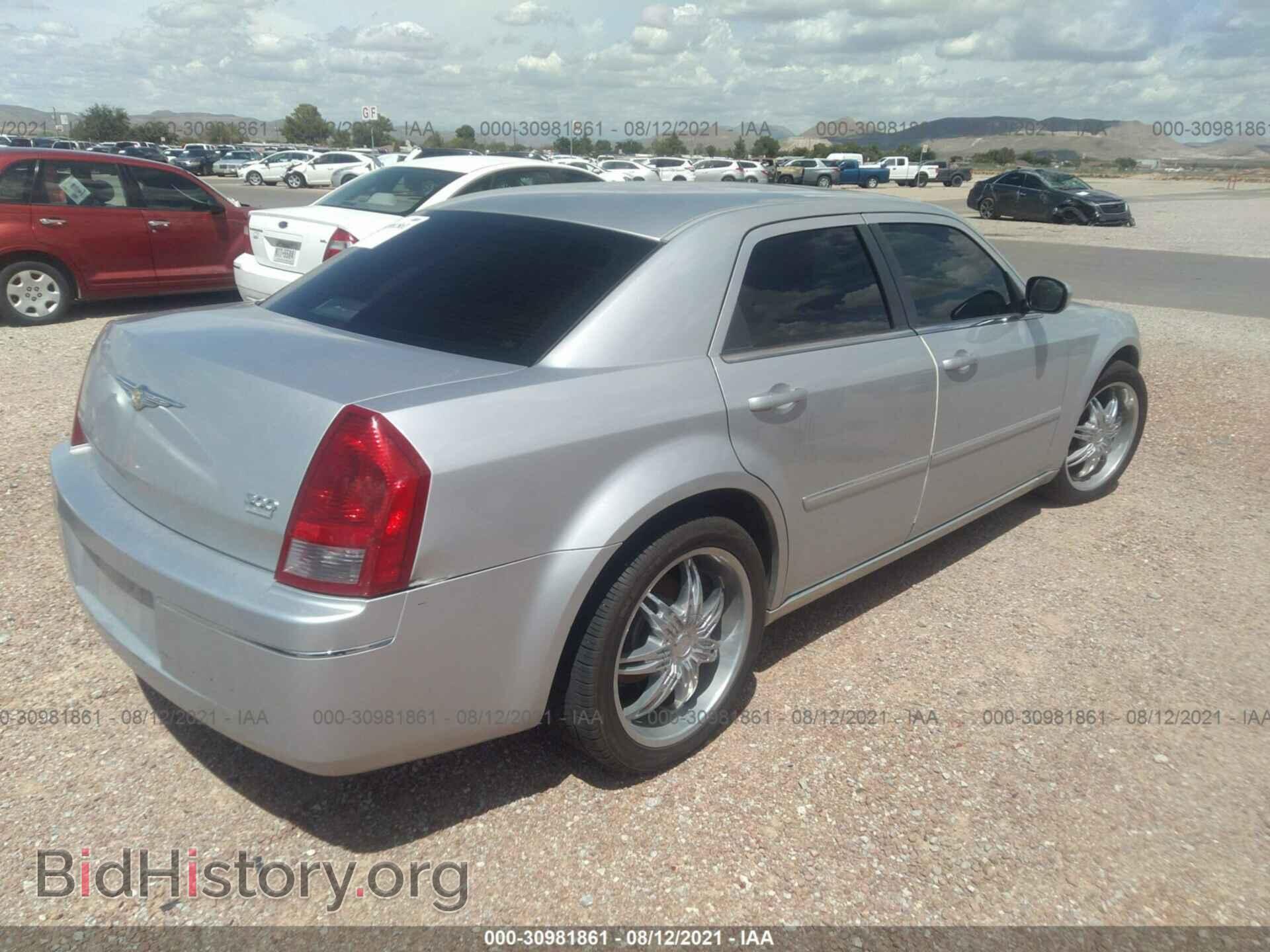 2006 CHRYSLER 300 - VIN: 2C3KA53GX6H114253 - Фото 4