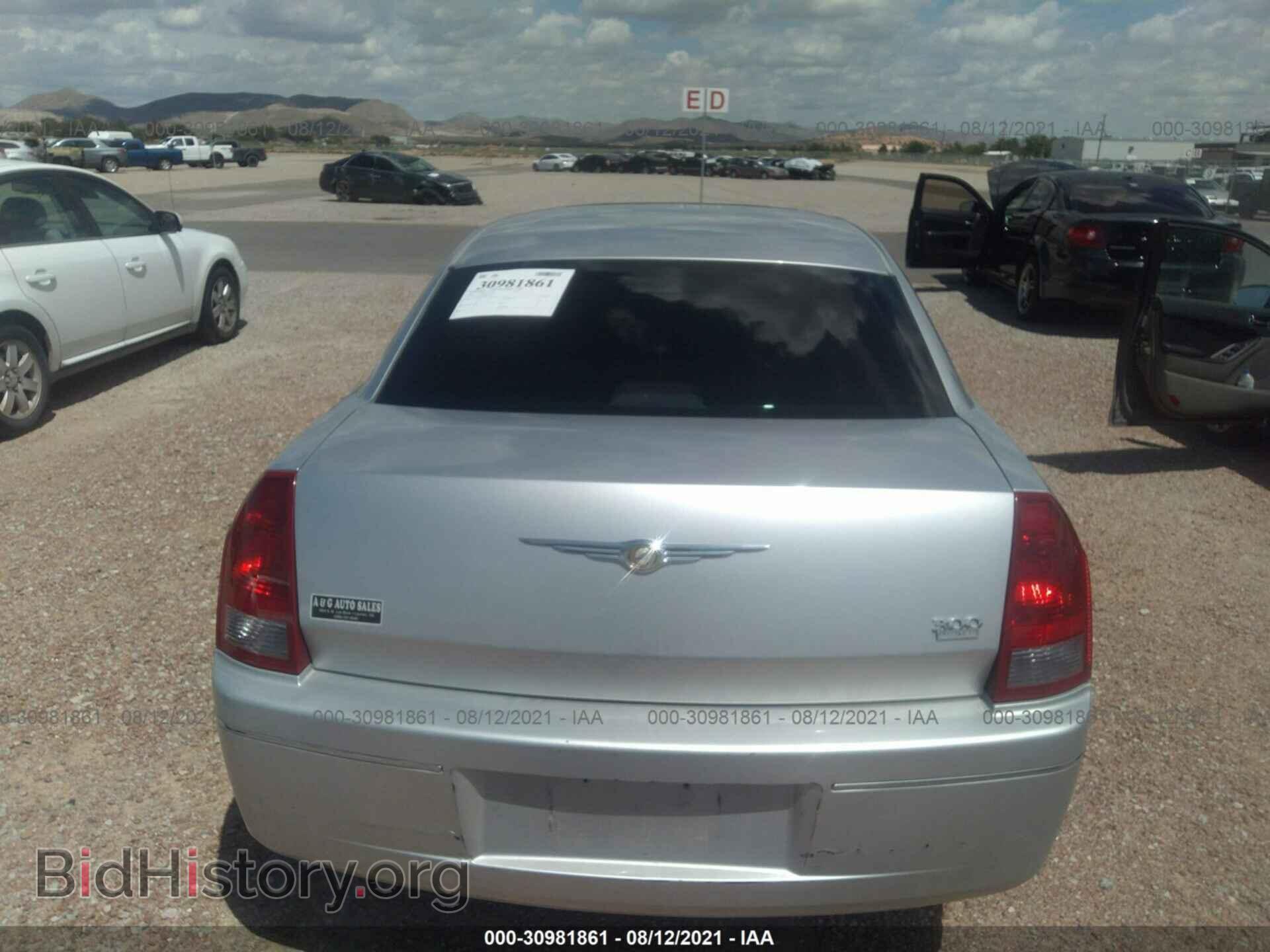 2006 CHRYSLER 300 - VIN: 2C3KA53GX6H114253 - Фото 6