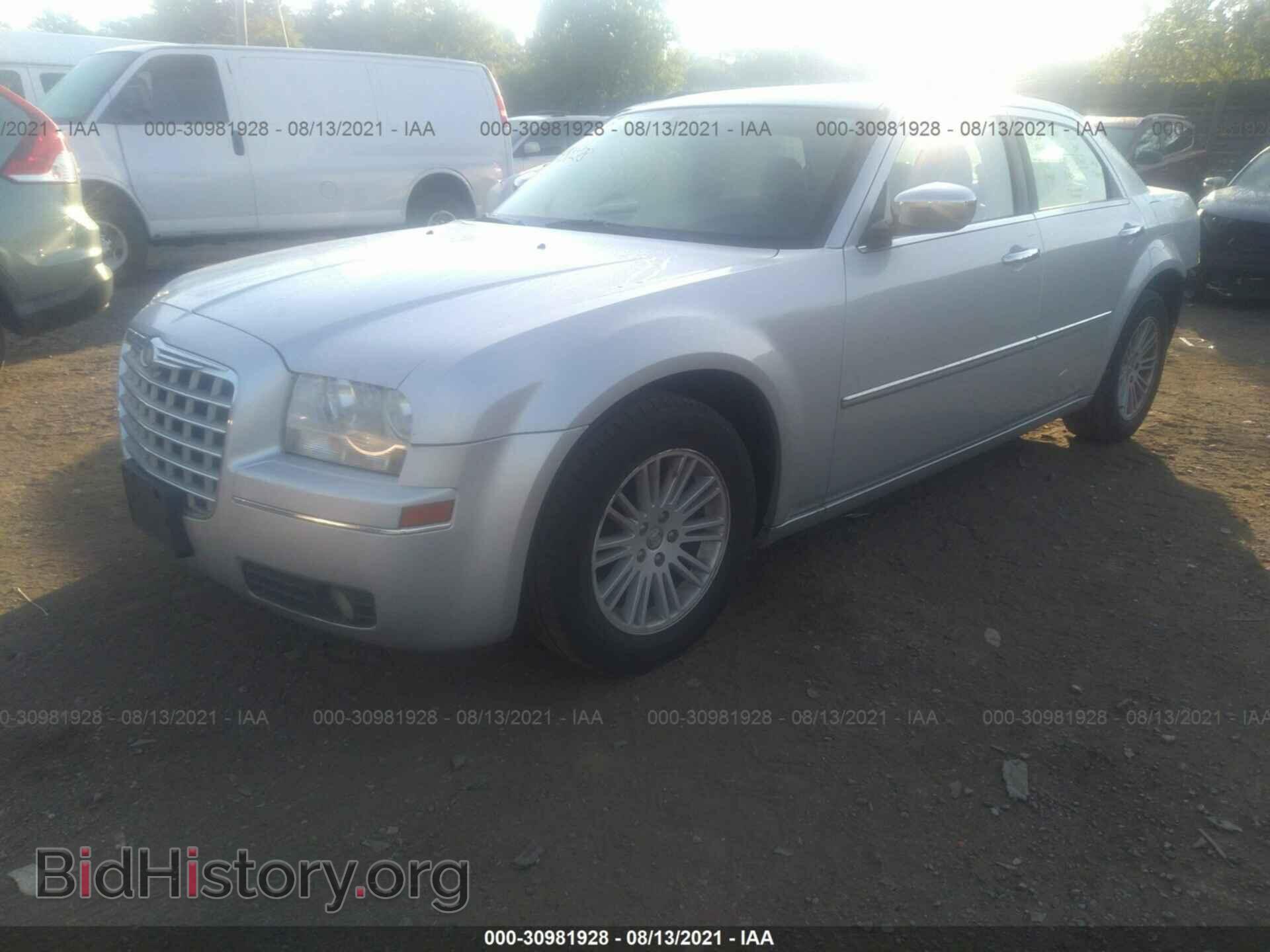 2010 CHRYSLER 300 - VIN: 2C3CA5CV7AH101228 - Фото 2