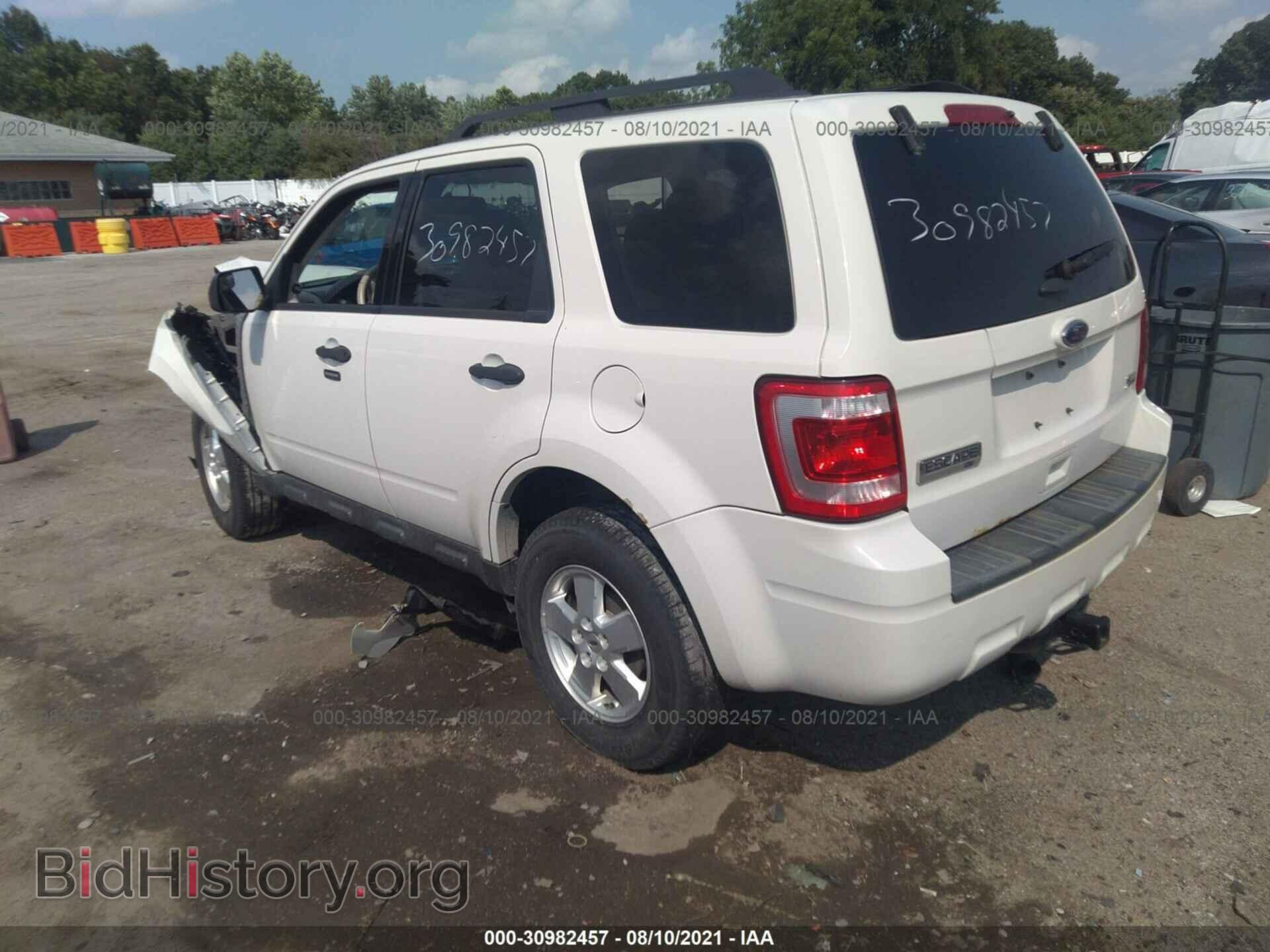 2011 FORD ESCAPE - VIN: 1FMCU0DG6BKC11828 - Фото 3