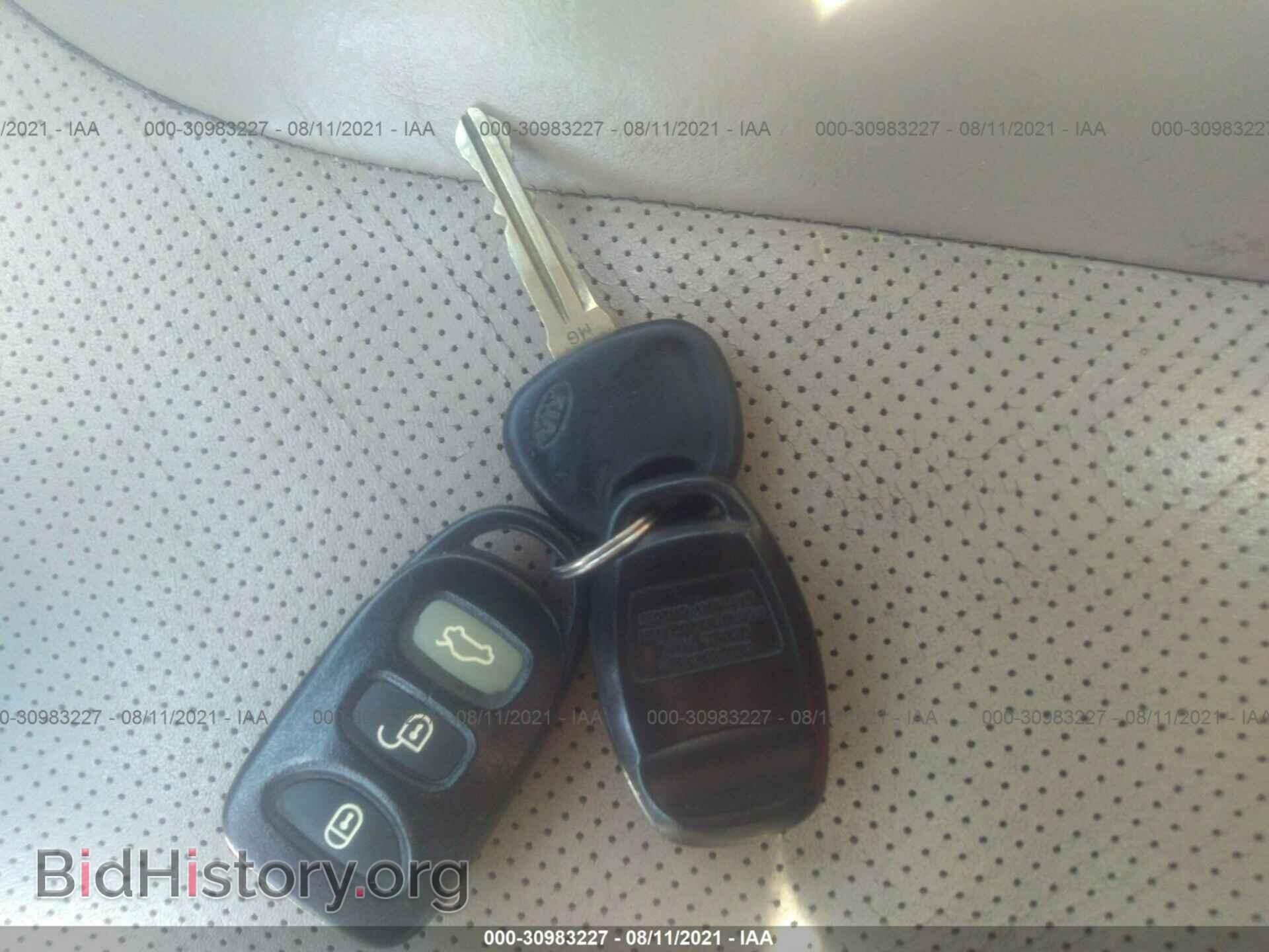 2008 KIA OPTIMA - VIN: KNAGE124885243217 - Фото 11