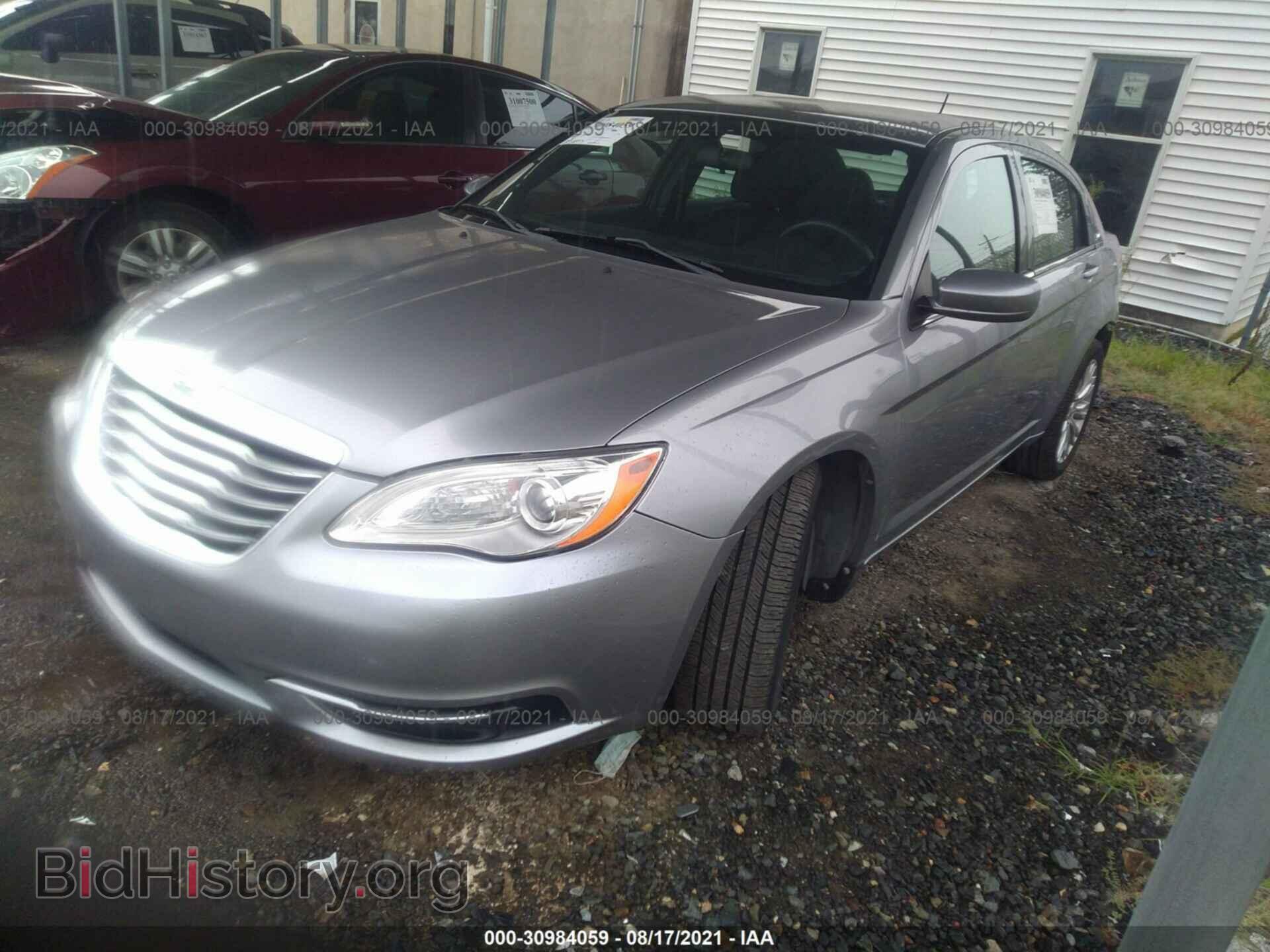 2013 CHRYSLER 200 - VIN: 1C3CCBAB1DN671058 - Фото 2