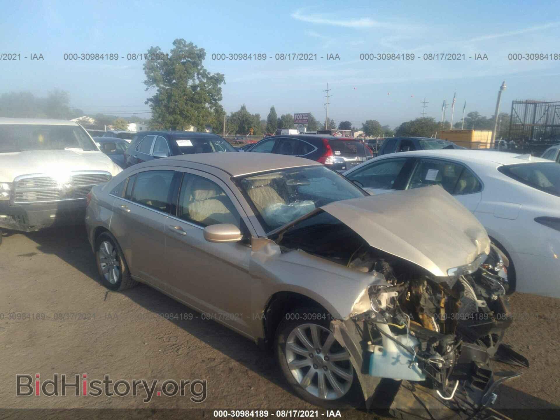 Photo 1C3BC1FB6BN514329 - CHRYSLER 200 2011