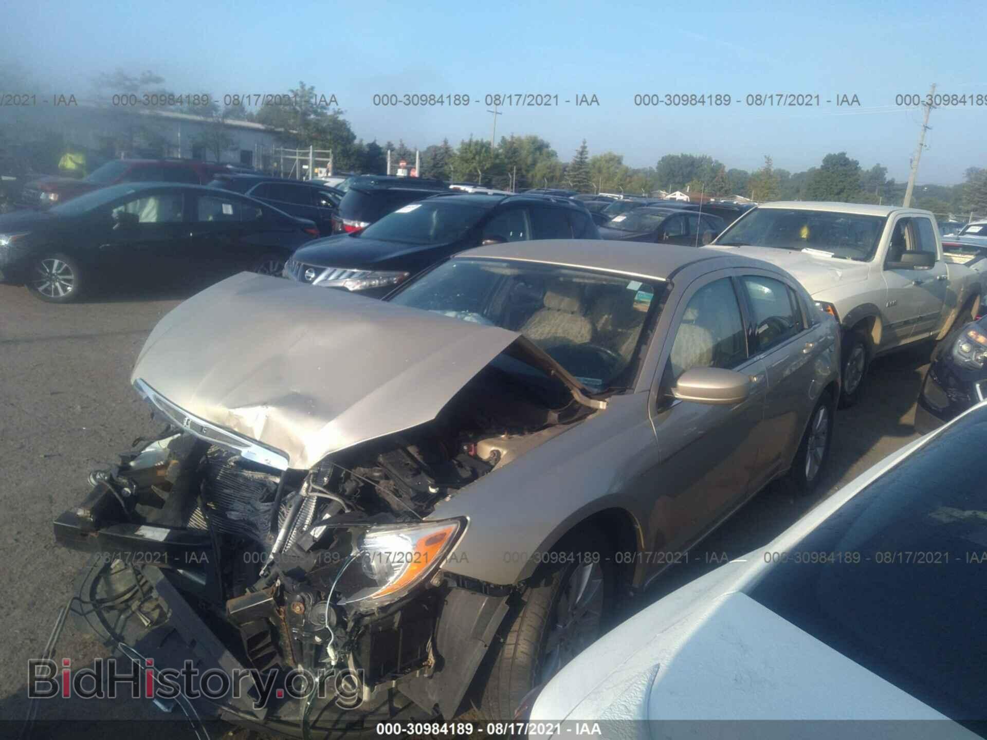2011 CHRYSLER 200 - VIN: 1C3BC1FB6BN514329 - Фото 2