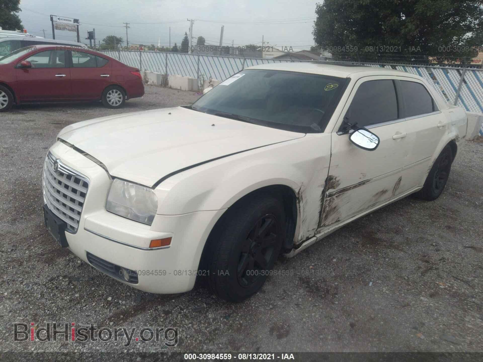 2006 CHRYSLER 300 - VIN: 2C3LA53G76H530832 - Фото 2