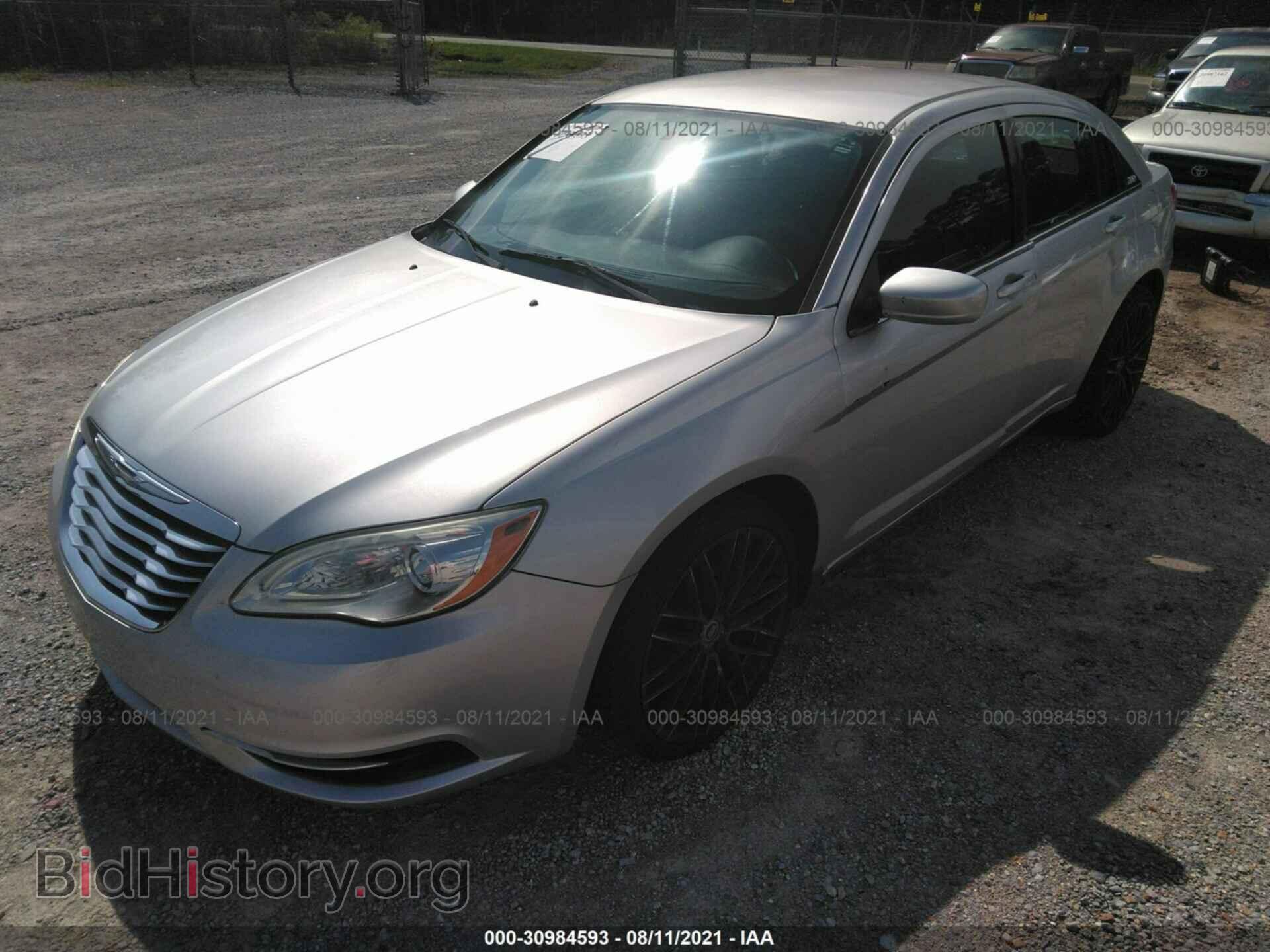 2012 CHRYSLER 200 - VIN: 1C3CCBAB1CN158228 - Фото 2