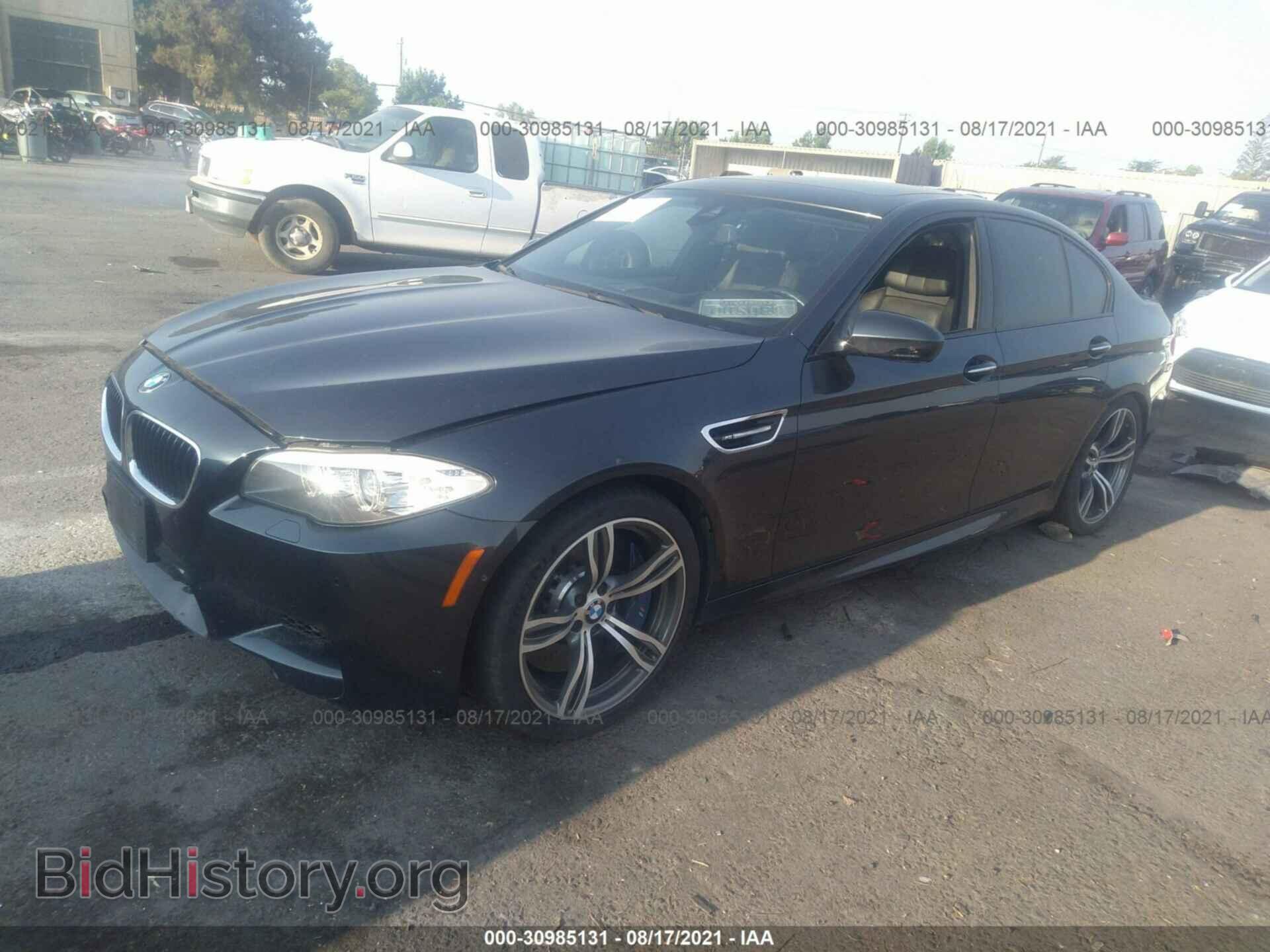 2013 BMW M5 - VIN: WBSFV9C57DD096644 - Фото 2