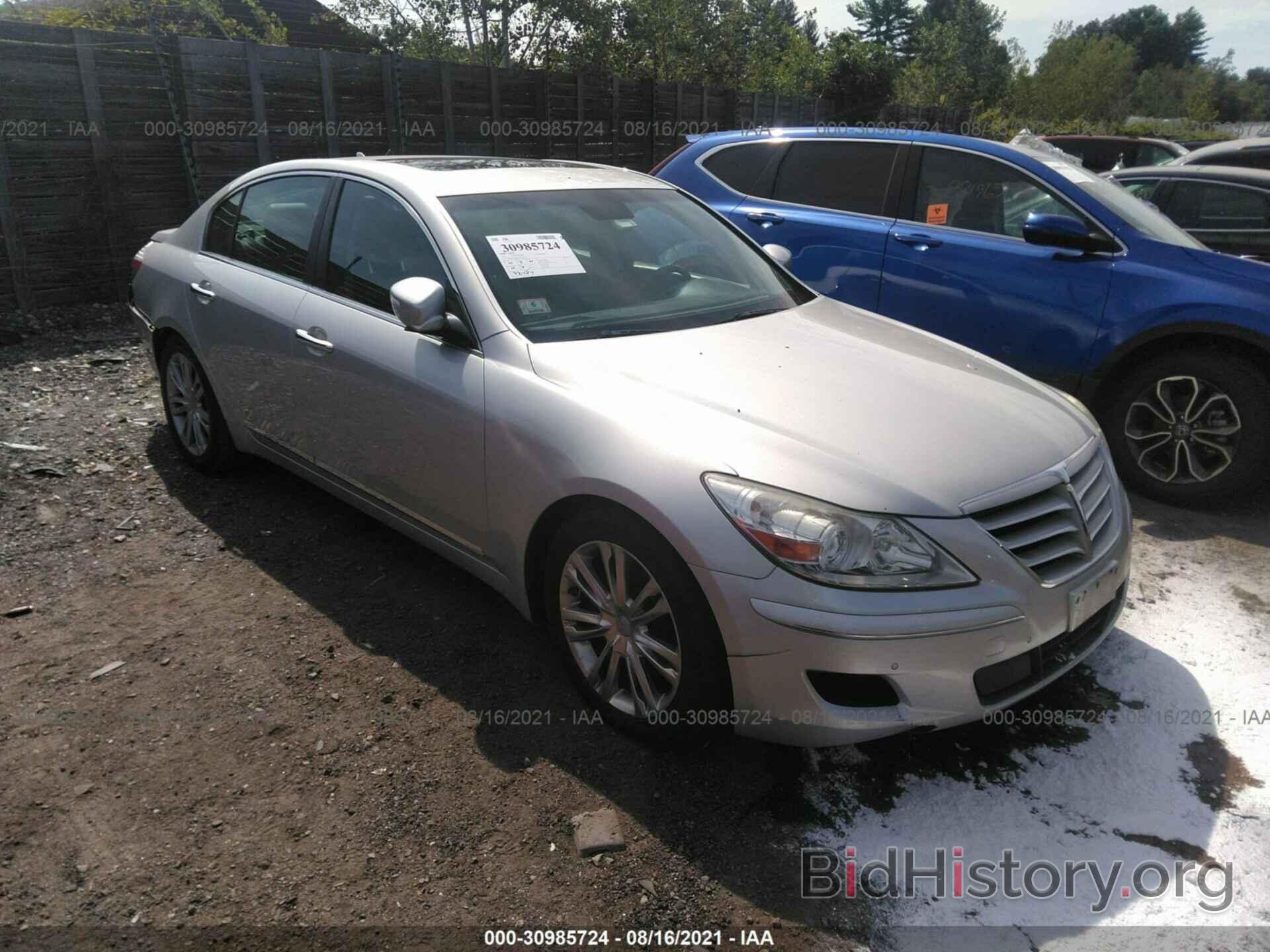 Photo KMHGC4DF1BU130159 - HYUNDAI GENESIS 2011