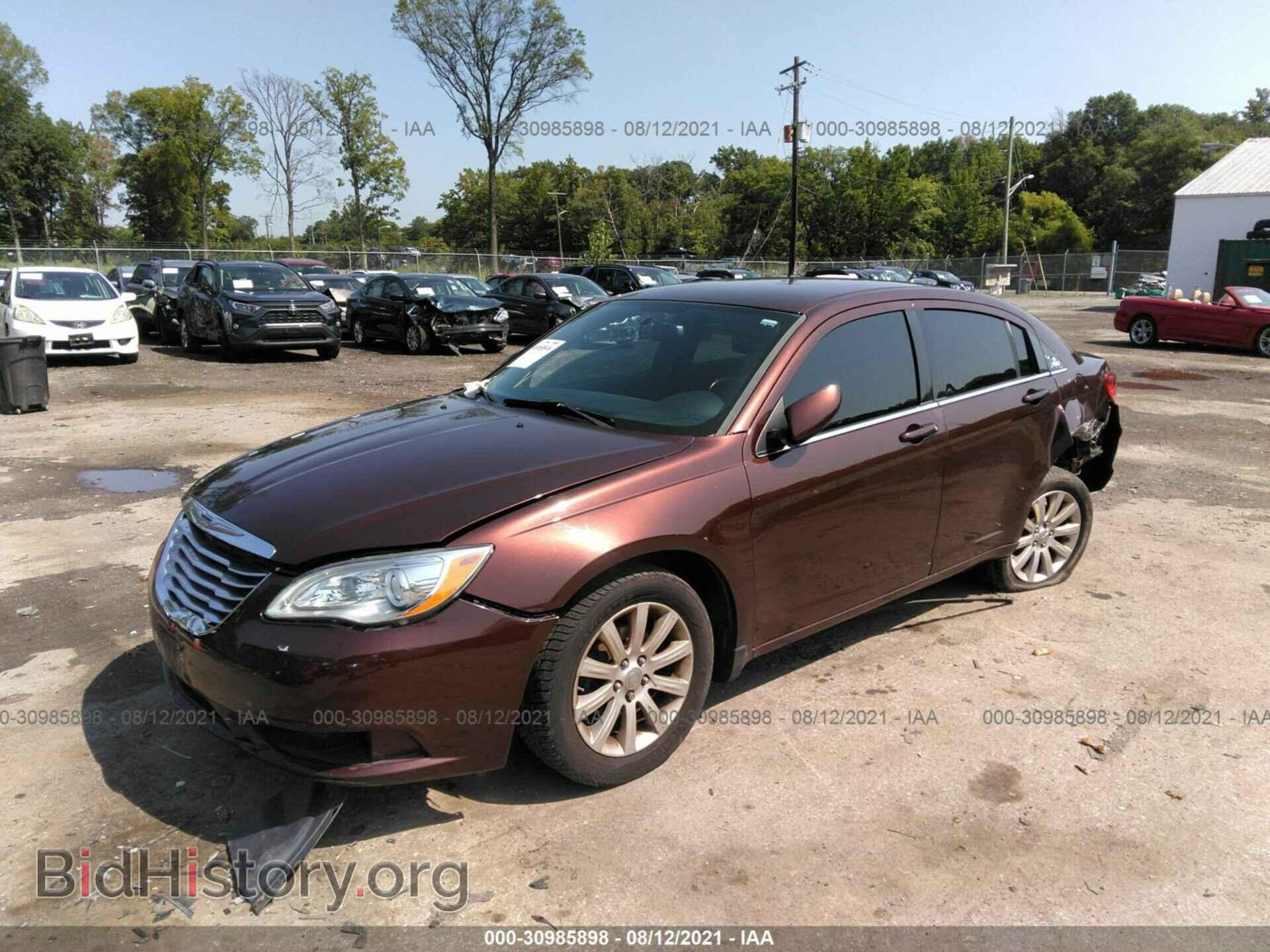 2013 CHRYSLER 200 - VIN: 1C3CCBBBXDN553220 - Фото 2