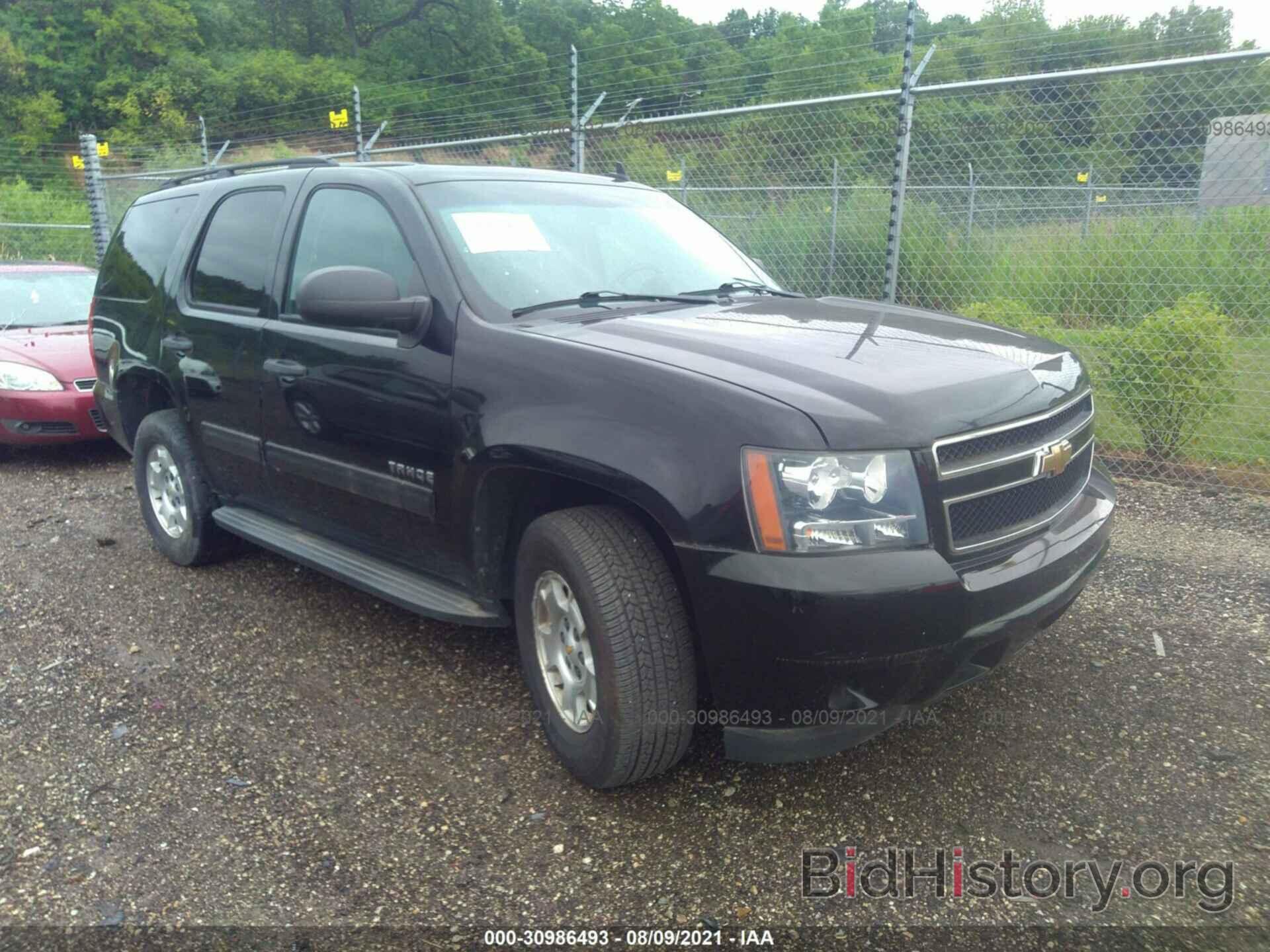 Photo 1GNUKAE04AR233149 - CHEVROLET TAHOE 2010