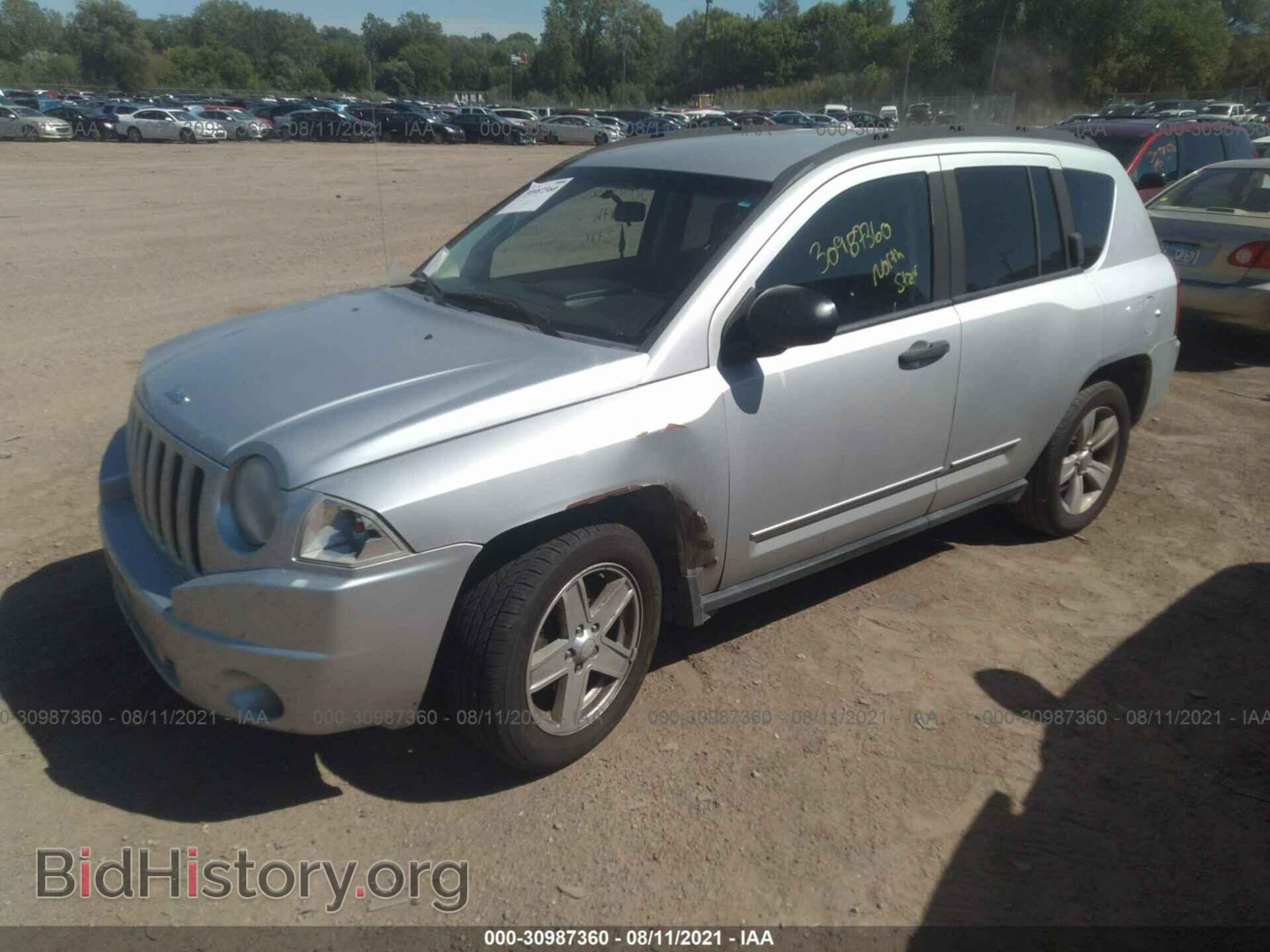 2008 JEEP COMPASS - VIN: 1J8FT47W88D549820 - Фото 2