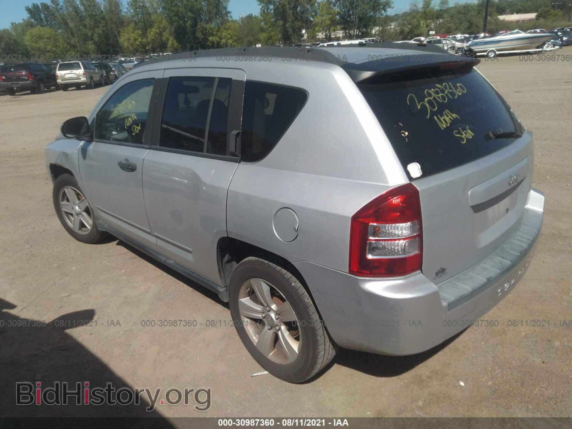 2008 JEEP COMPASS - VIN: 1J8FT47W88D549820 - Фото 3