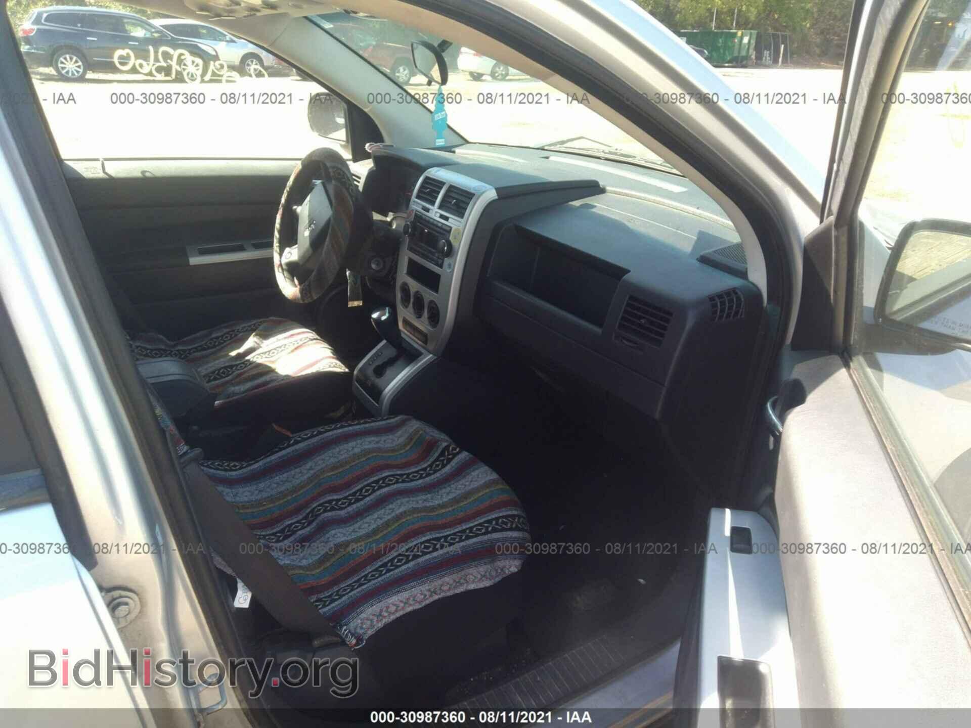 2008 JEEP COMPASS - VIN: 1J8FT47W88D549820 - Фото 5