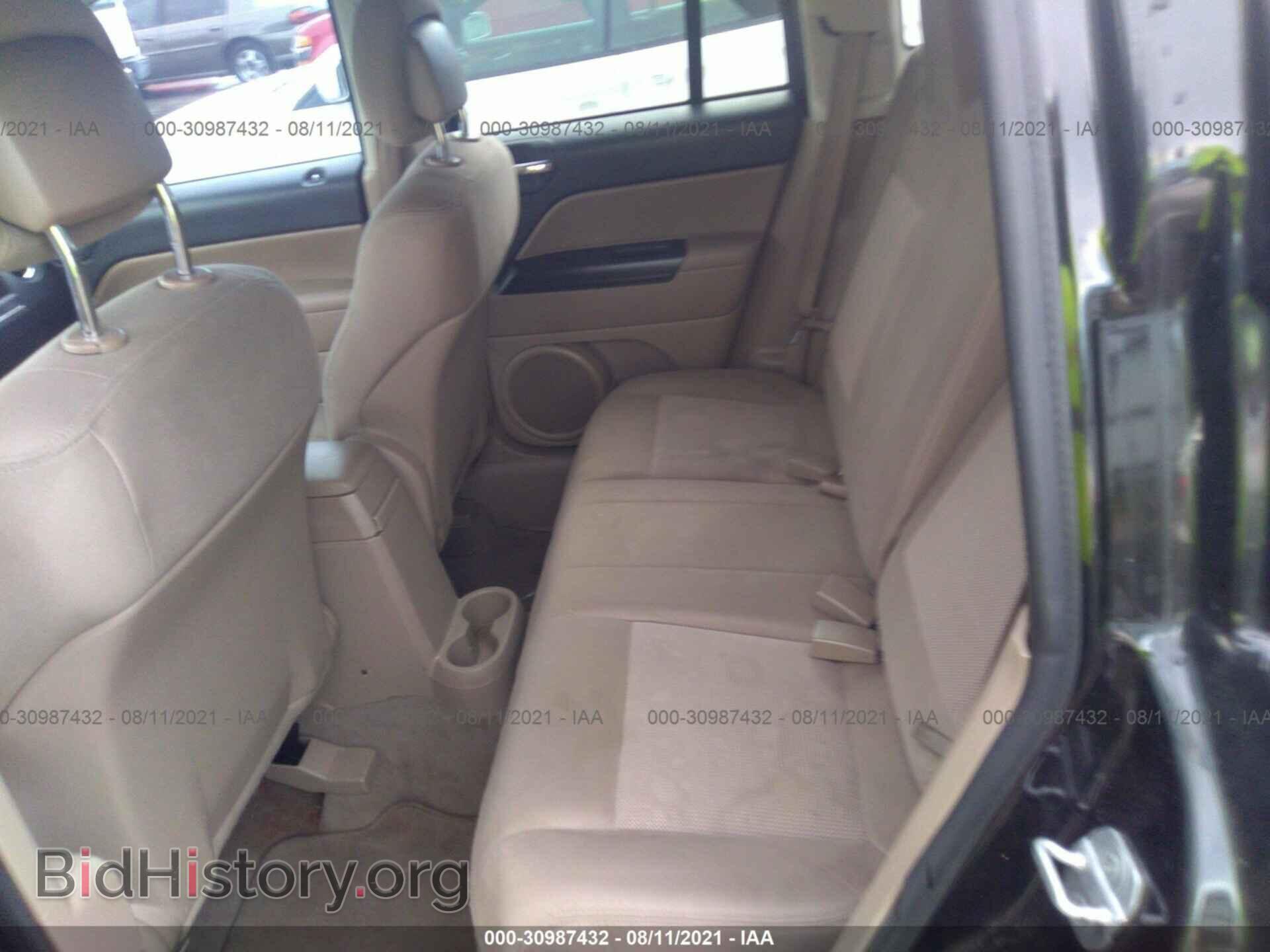 2011 JEEP COMPASS - VIN: 1J4NF1FBXBD193640 - Photo 8