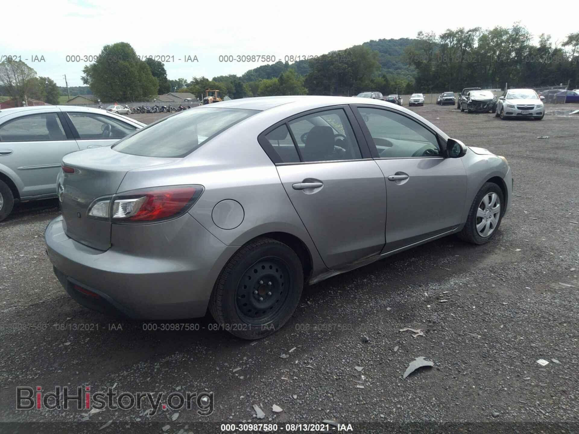 2011 MAZDA MAZDA3 - VIN: JM1BL1UF4B1381868 - Фото 4